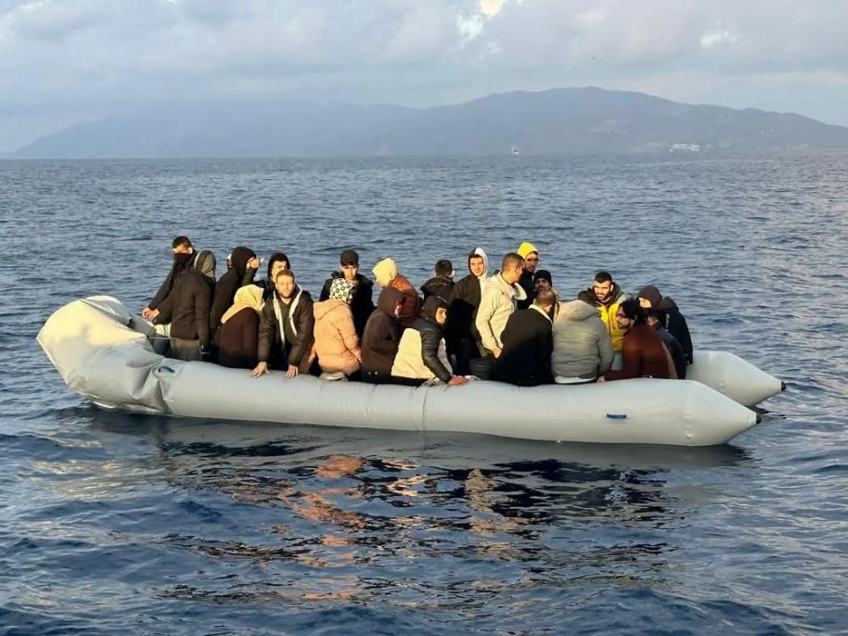 Türk Sahil Güvenlik ekiplerce göçmenler kurtarıldı
