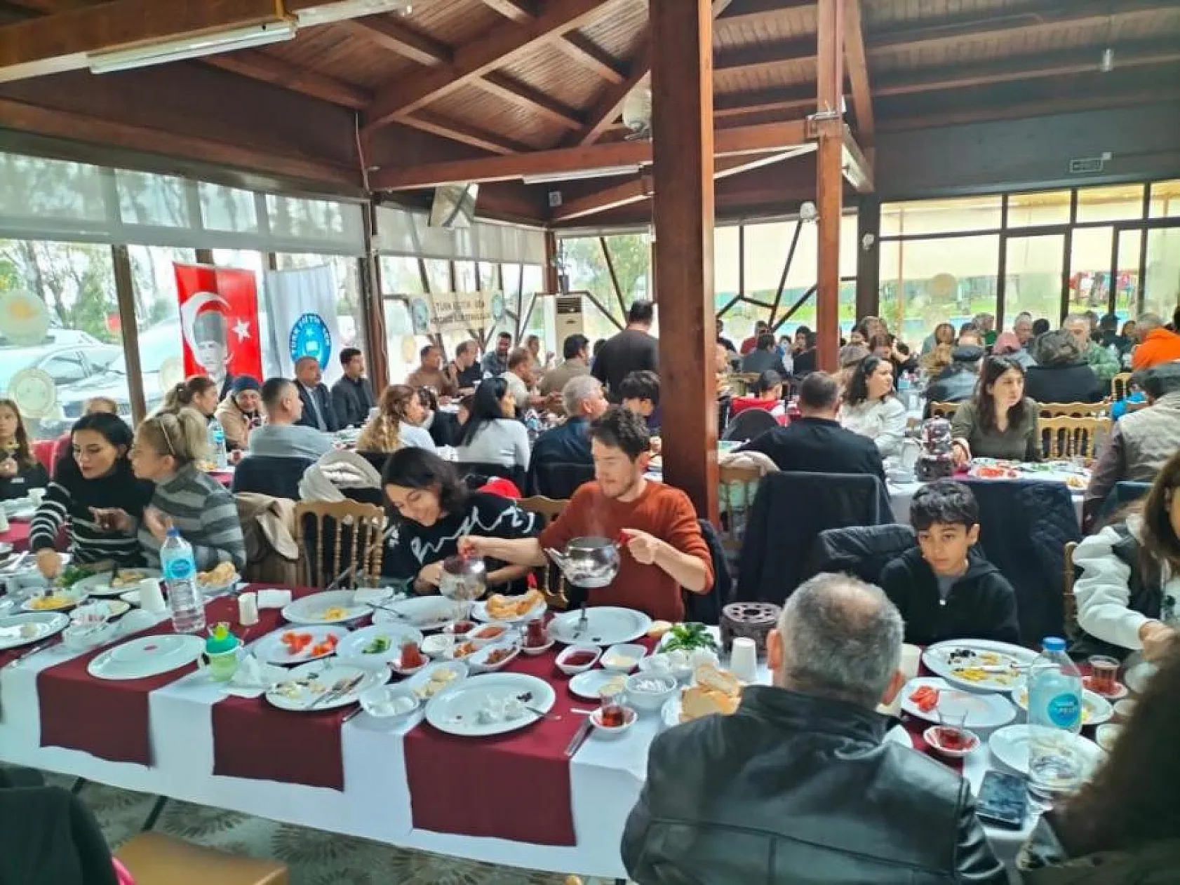 Öğretmenler kahvaltıda buluştu