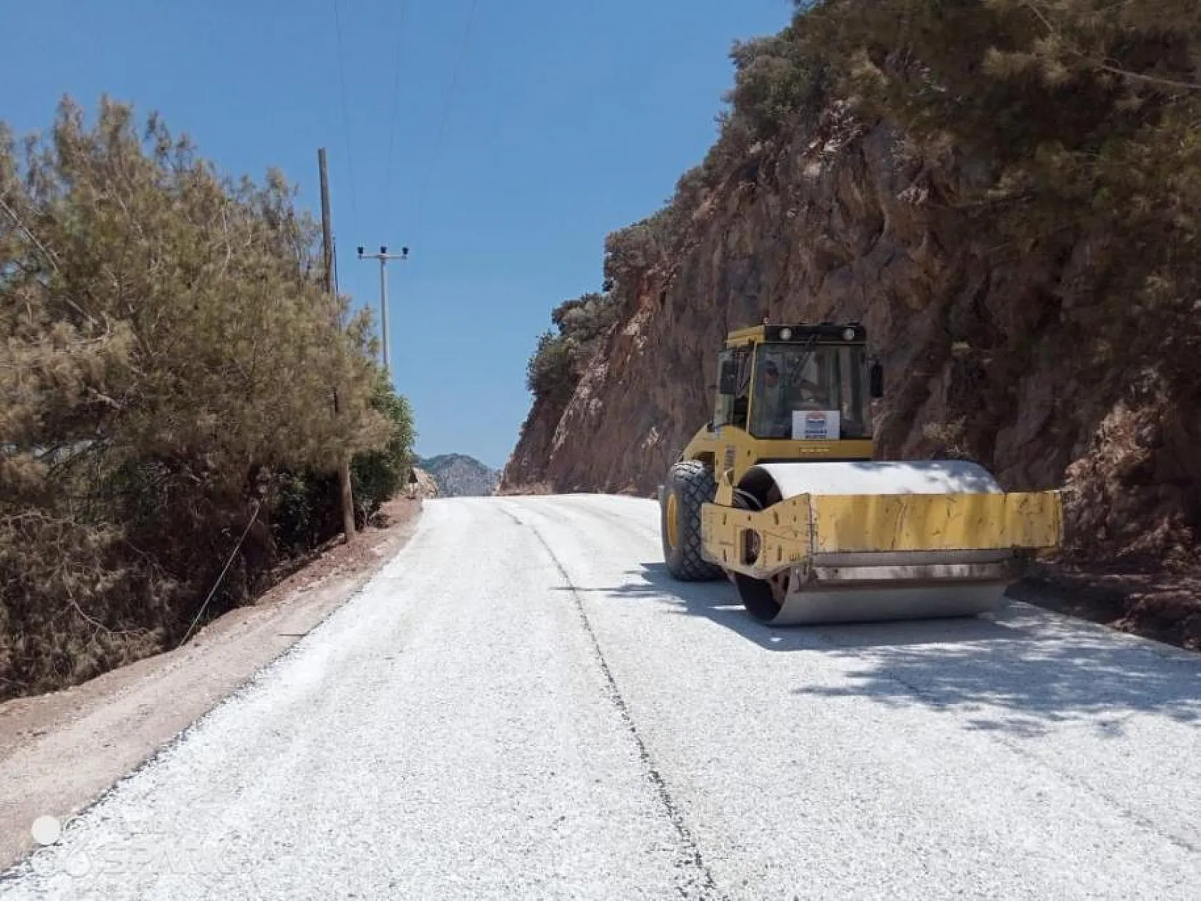 17.584 metre sathi kaplama asfalt yol çalışması yapıldı