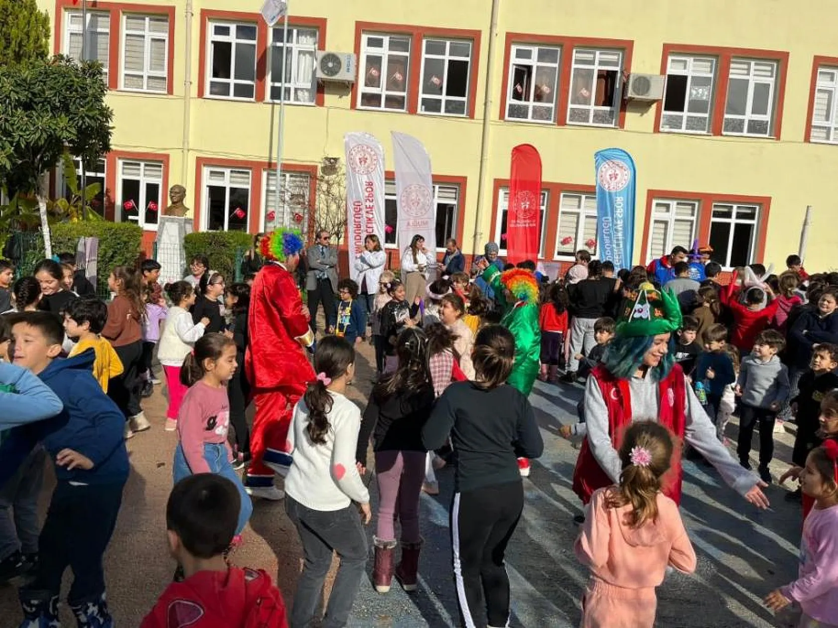 Gençler gönüllere dokundu