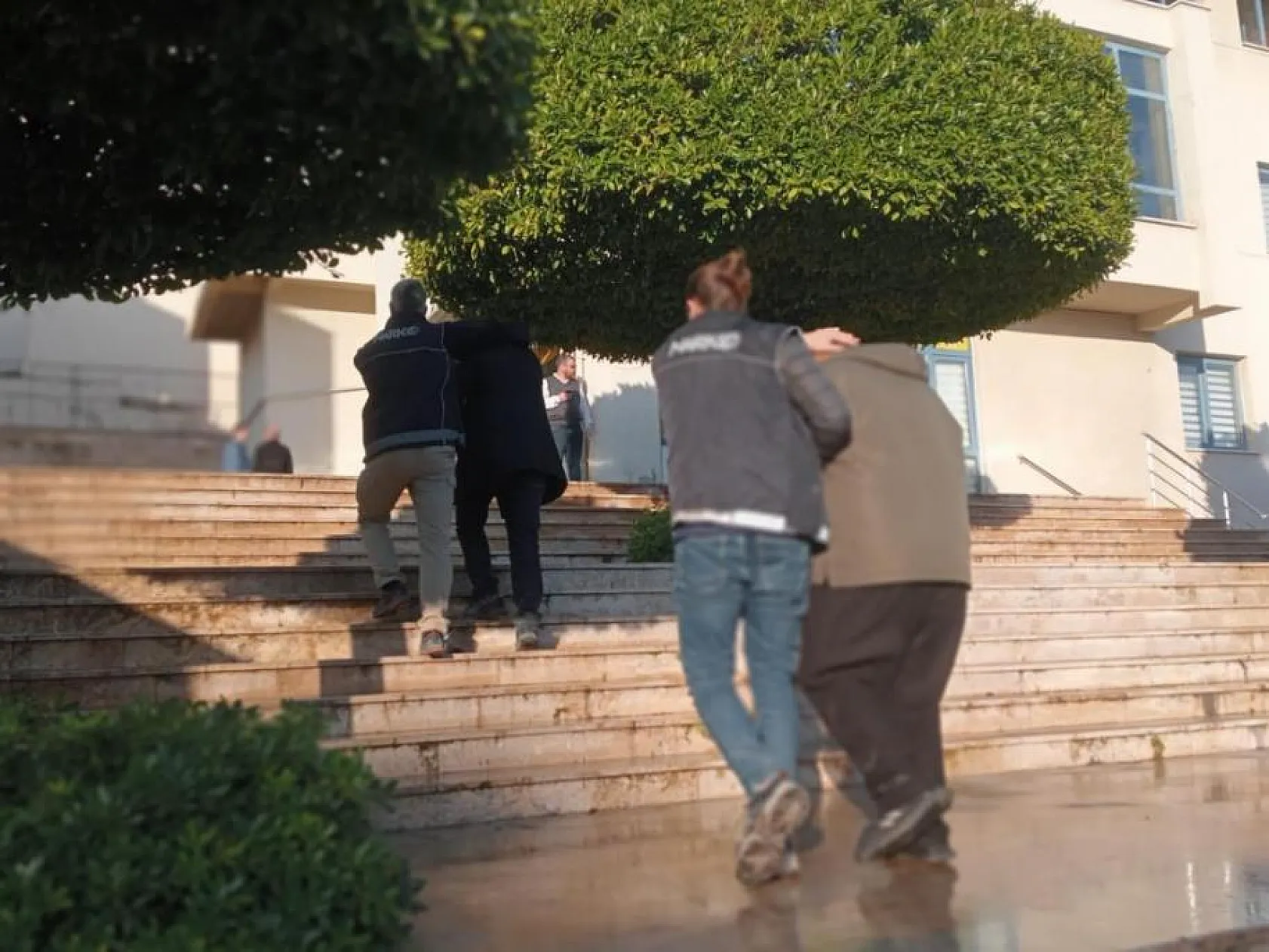 Zehir tacirleri operasyonlar sonucu tutuklandı