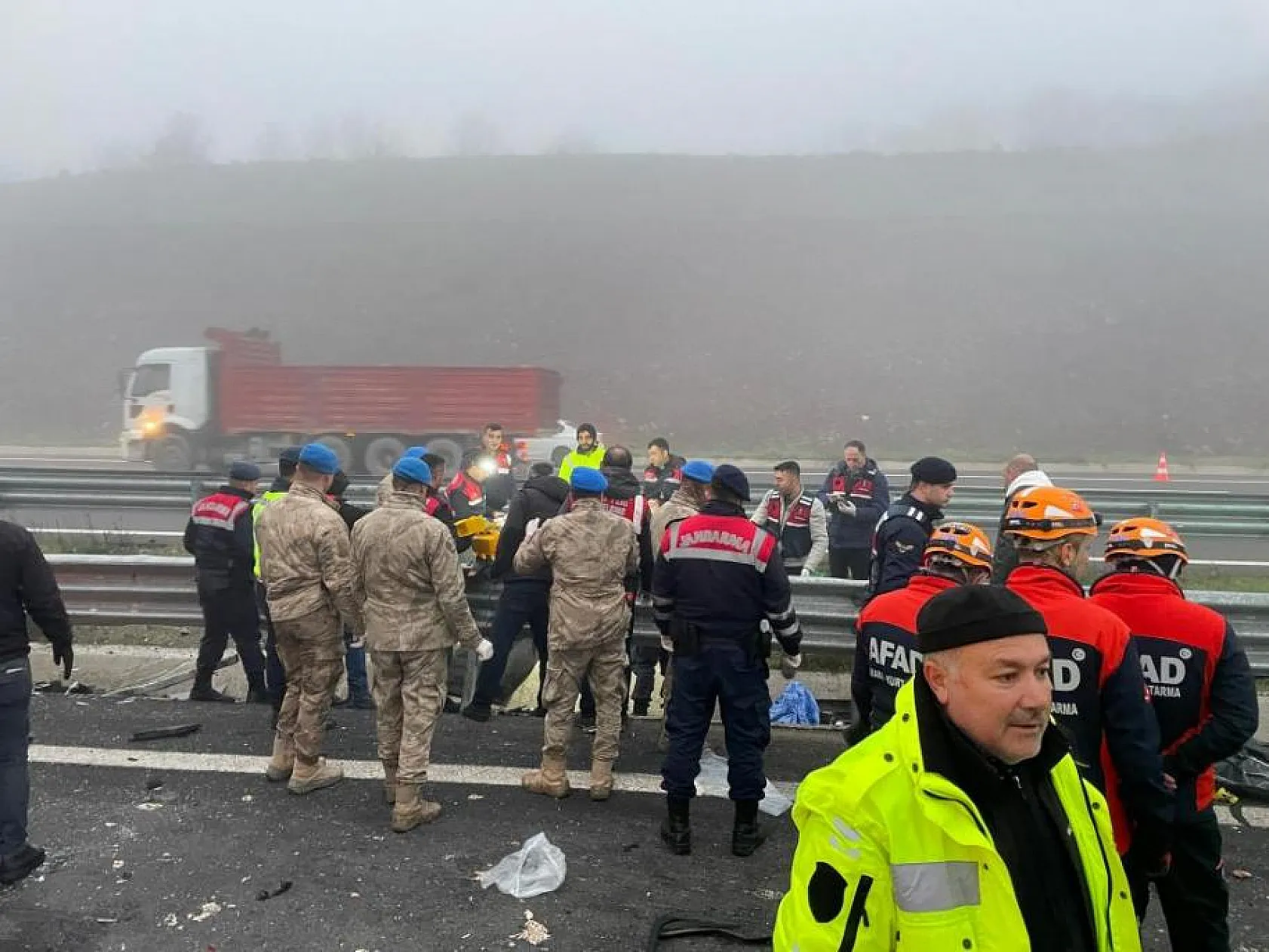 Sakarya geçişinde feci kaza 10 ölü, 59 yaralı