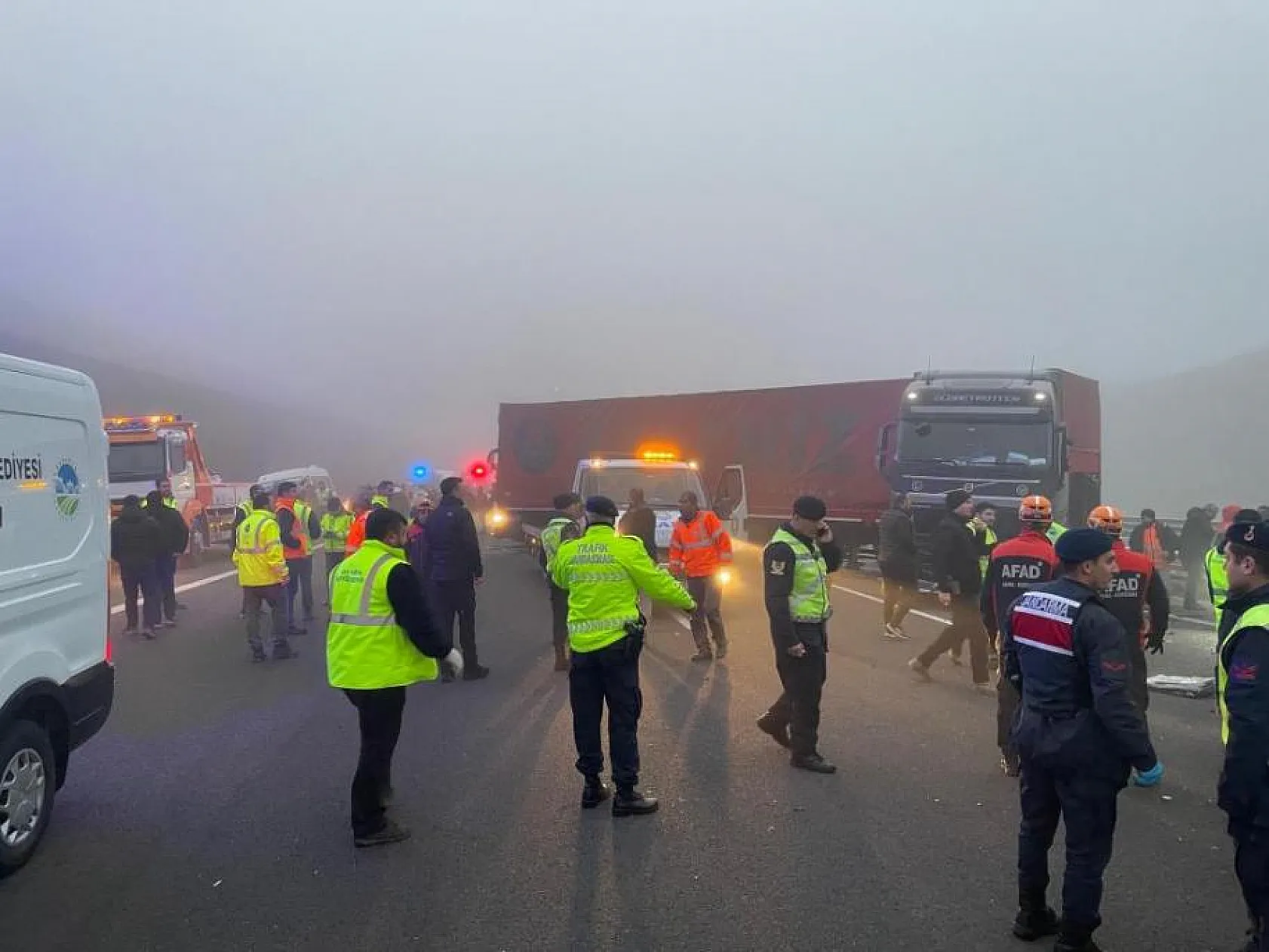 Sakarya geçişinde feci kaza 10 ölü, 59 yaralı