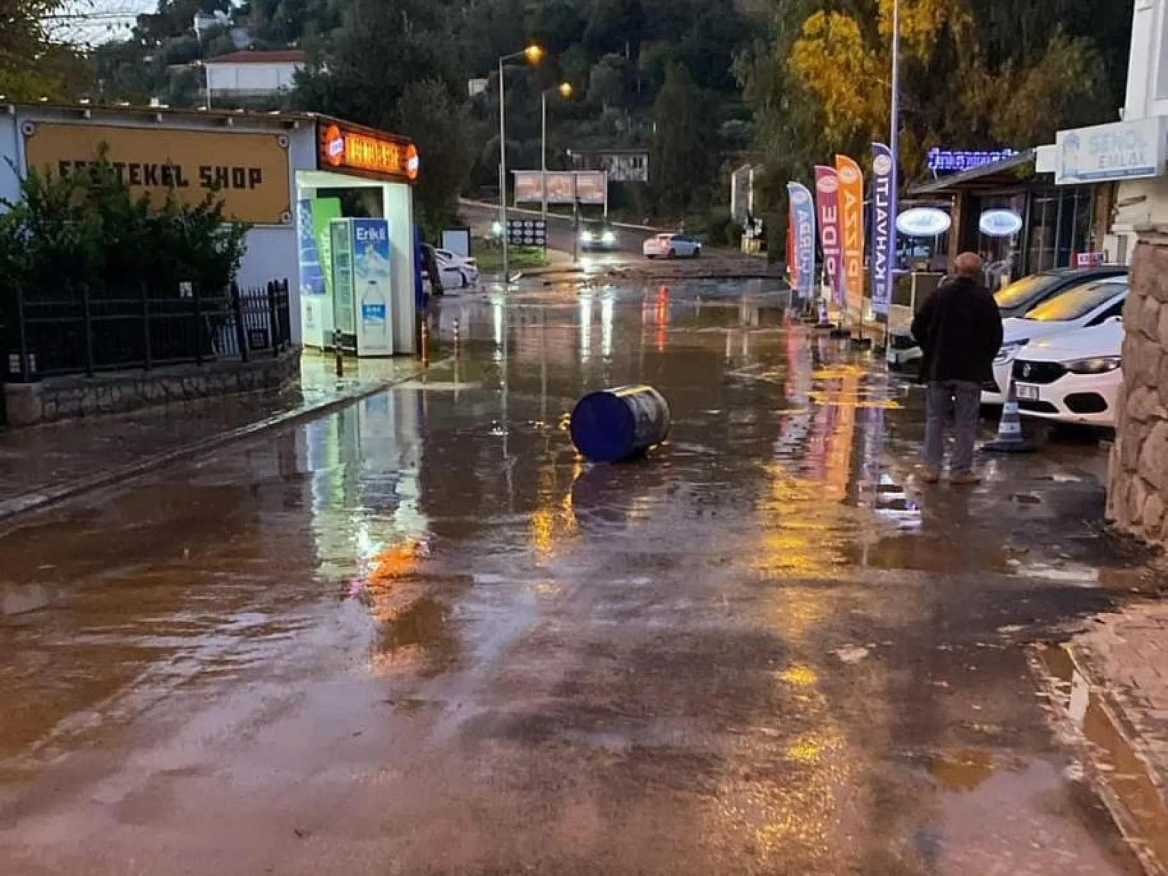 İçme suyu ana isale hattı patladı