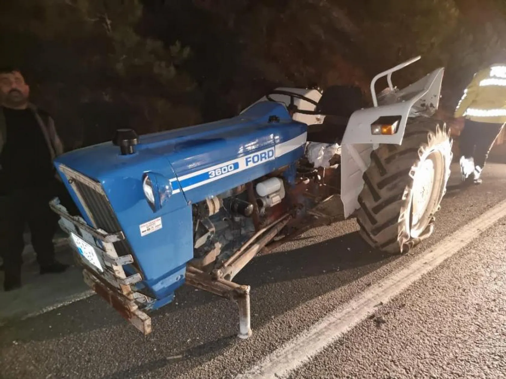 Kamyon traktöre arkadan çarptı, 1 kişi yaralandı