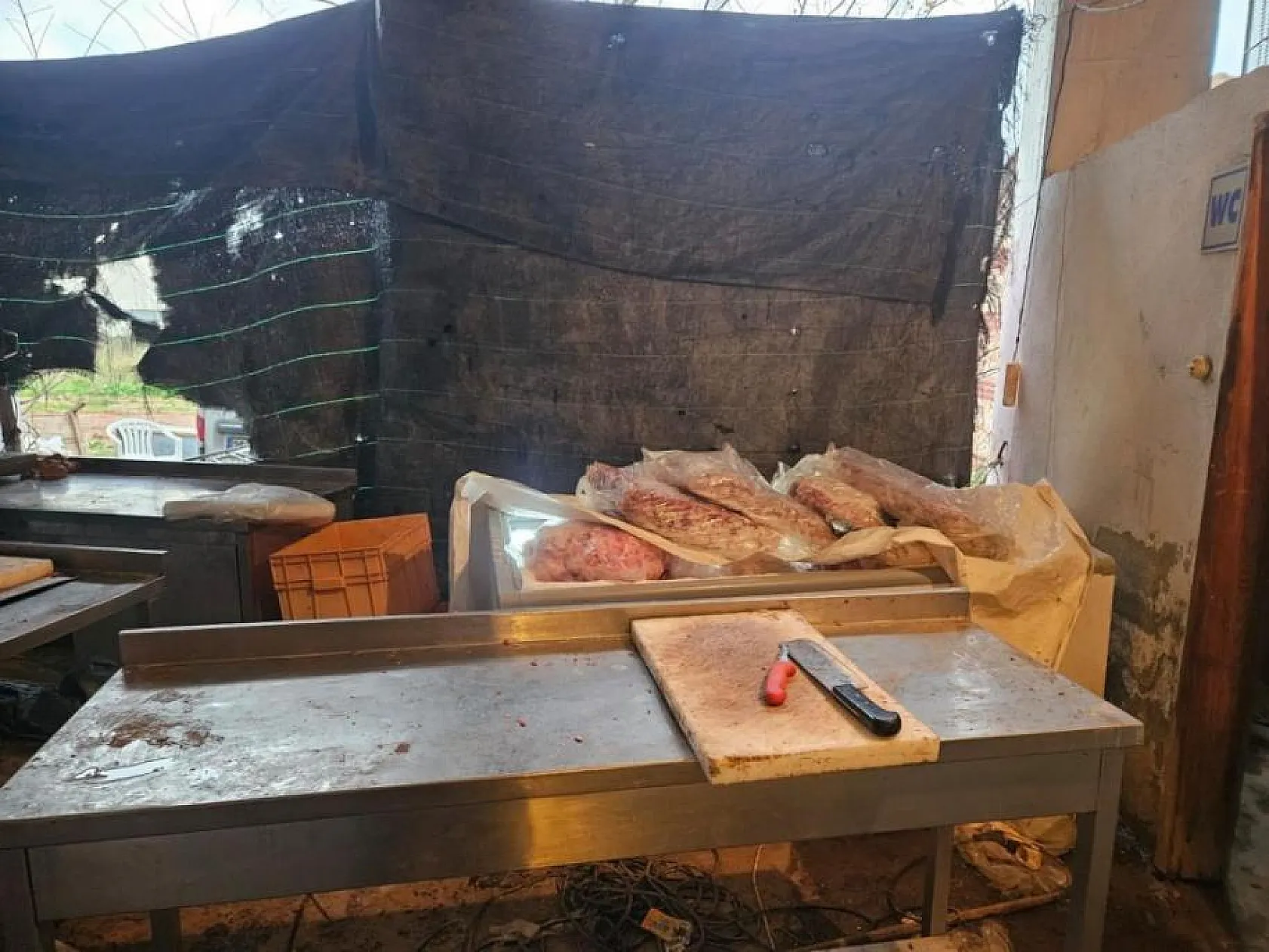 Kaçak kesimhaneye şok baskın! Bin 500 kg et ele geçirildi