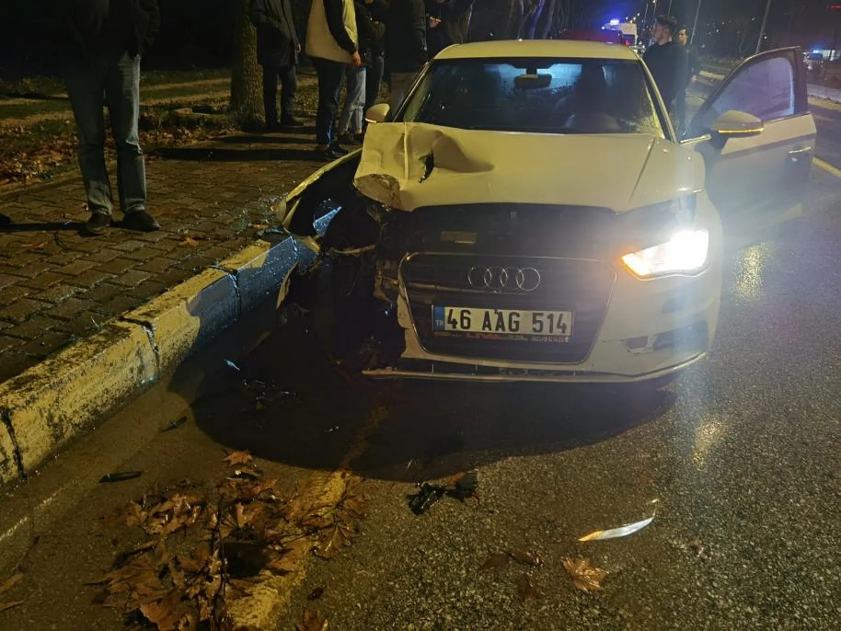 Alkollü sürücü motosikletliye çarptı, 1 ağır yaralı