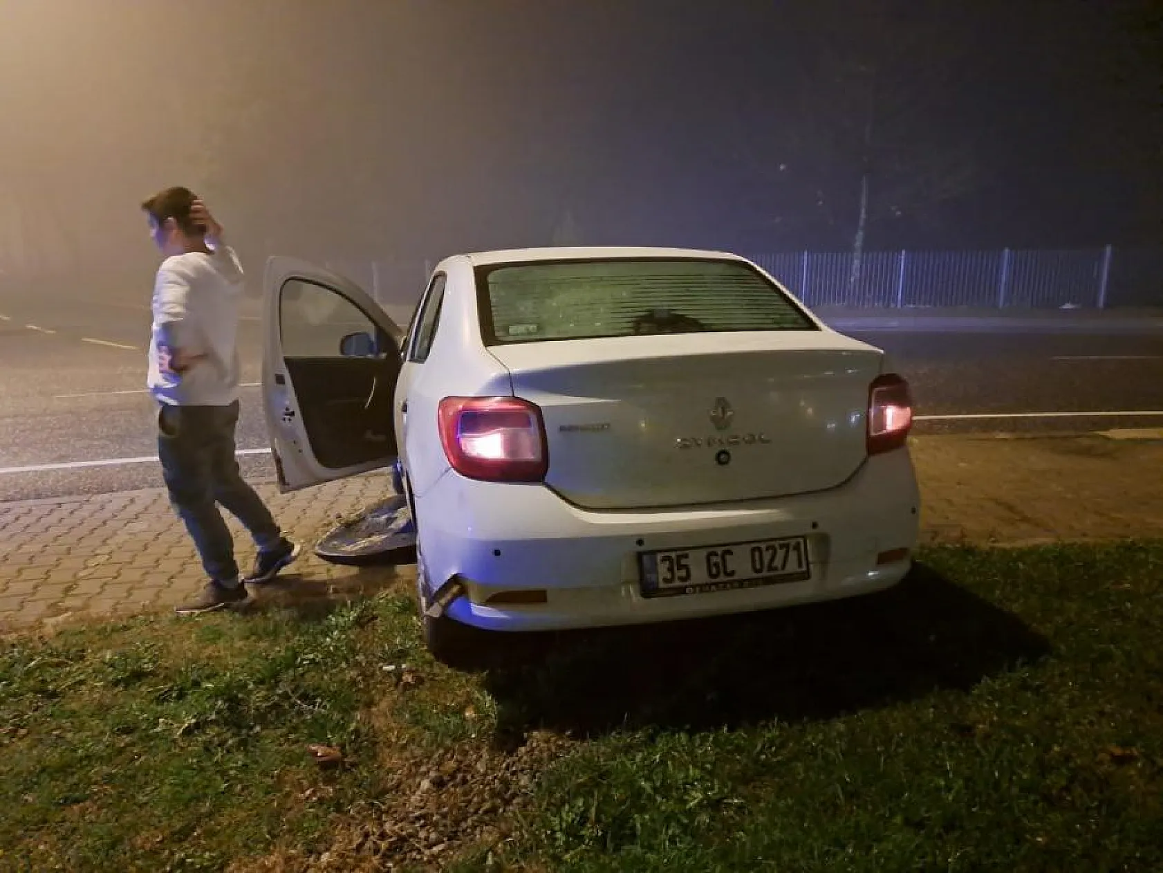 Yoğun sis kazaya neden oldu