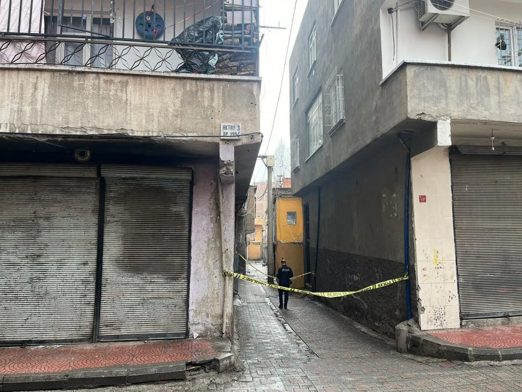 Ev yangınında baba feci şekilde öldü, oğlu dumandan zehirlendi