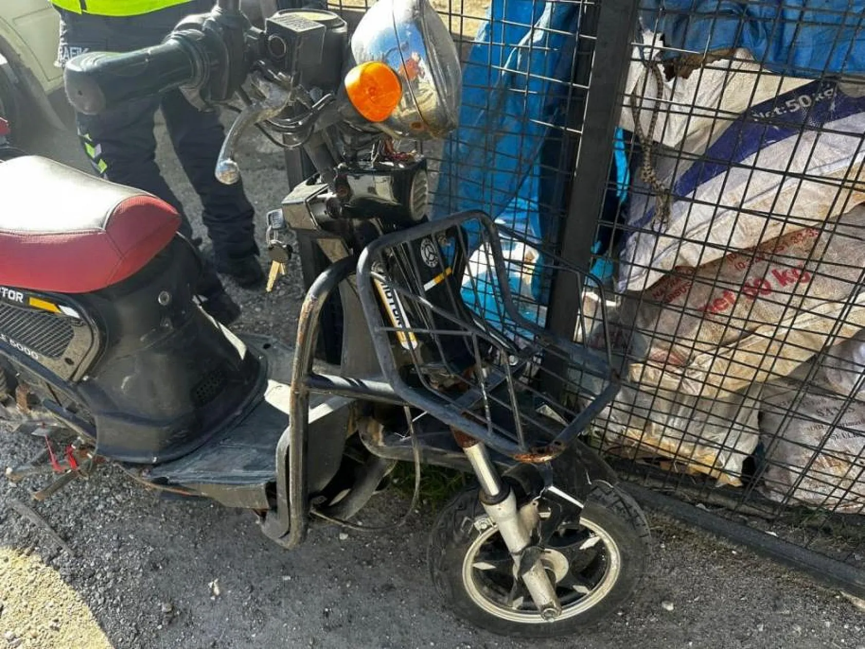 Minibüs ile elektrikli bisiklet çarpıştı, 1 yaralı