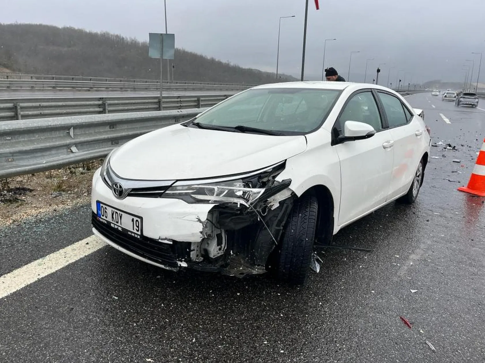 3 aracın karıştığı feci kazada çok sayıda yaralı var!