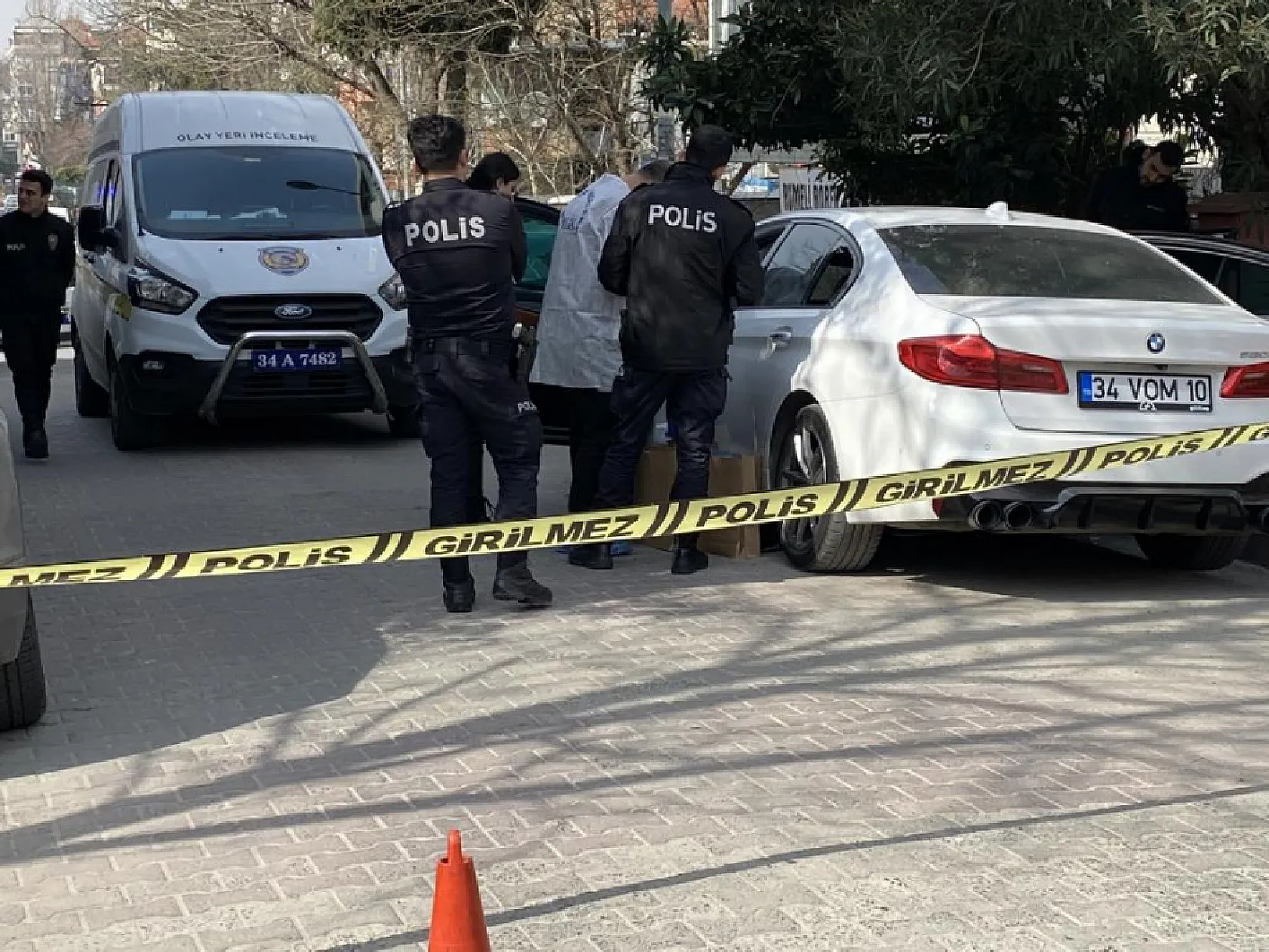 Lüks Araç İçerisinde Ölü Bulundu