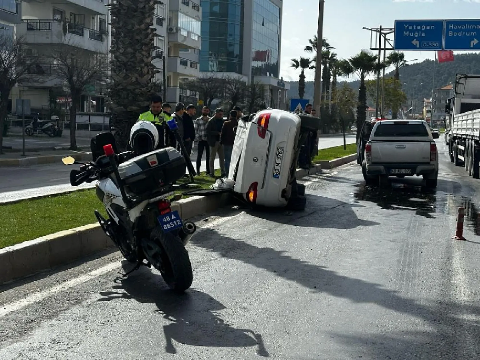 Muğla'da kamyonet ile otomobil çarpıştı, 1 yaralı