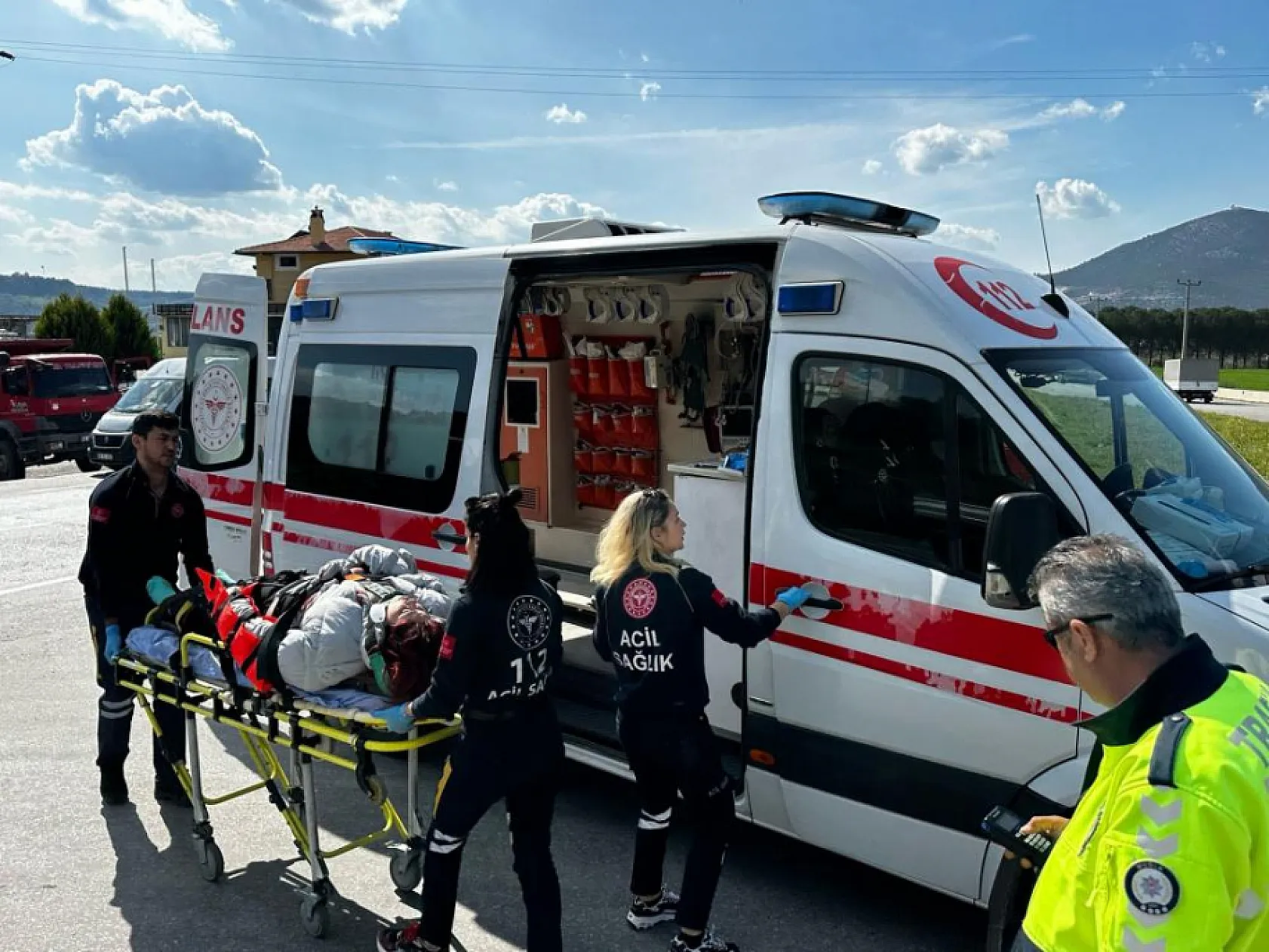 Milas'ta otomobil ile motosikletin karıştığı feci kaza, 2 yaralı