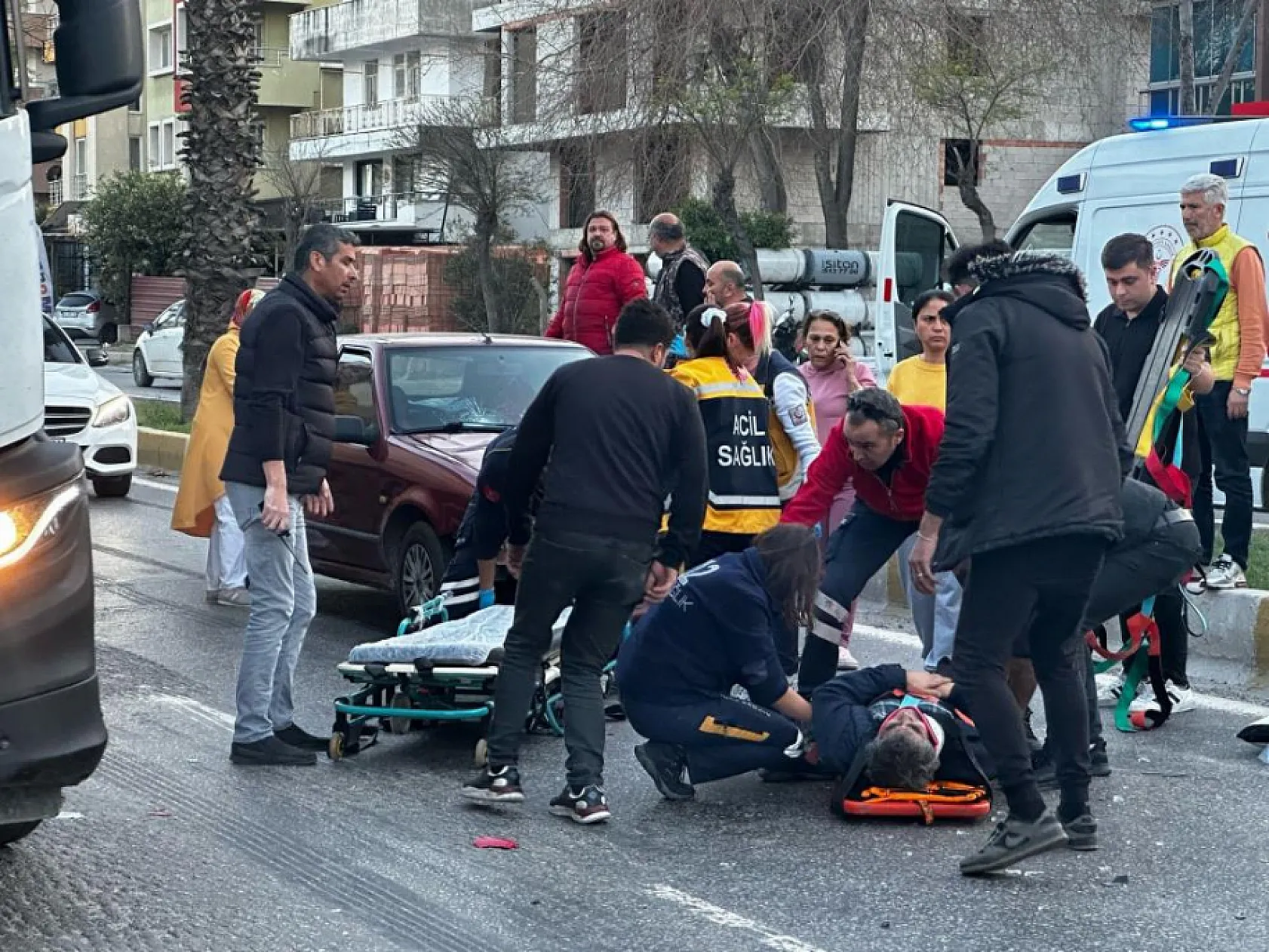 Elektrikli motosiklete otomobil çarptı, 1 yaralı
