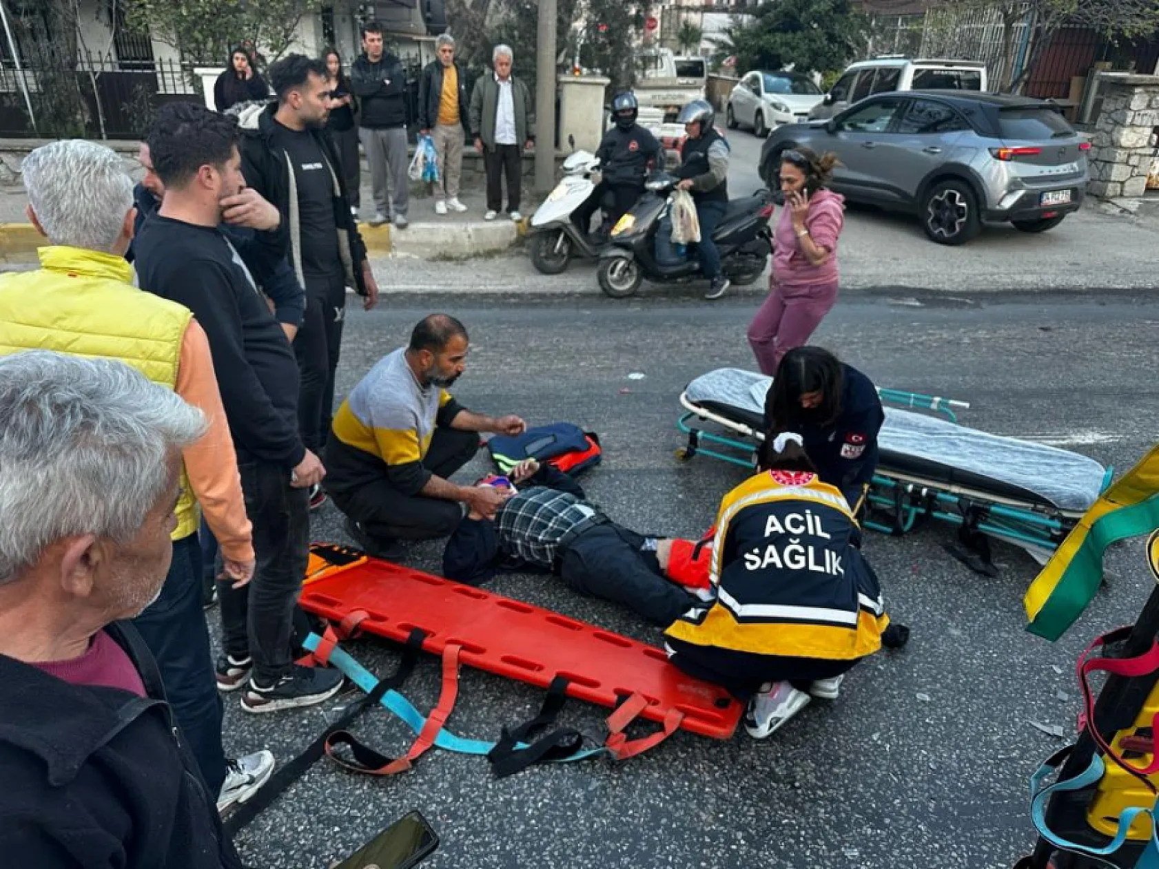 Elektrikli motosiklete otomobil çarptı, 1 yaralı