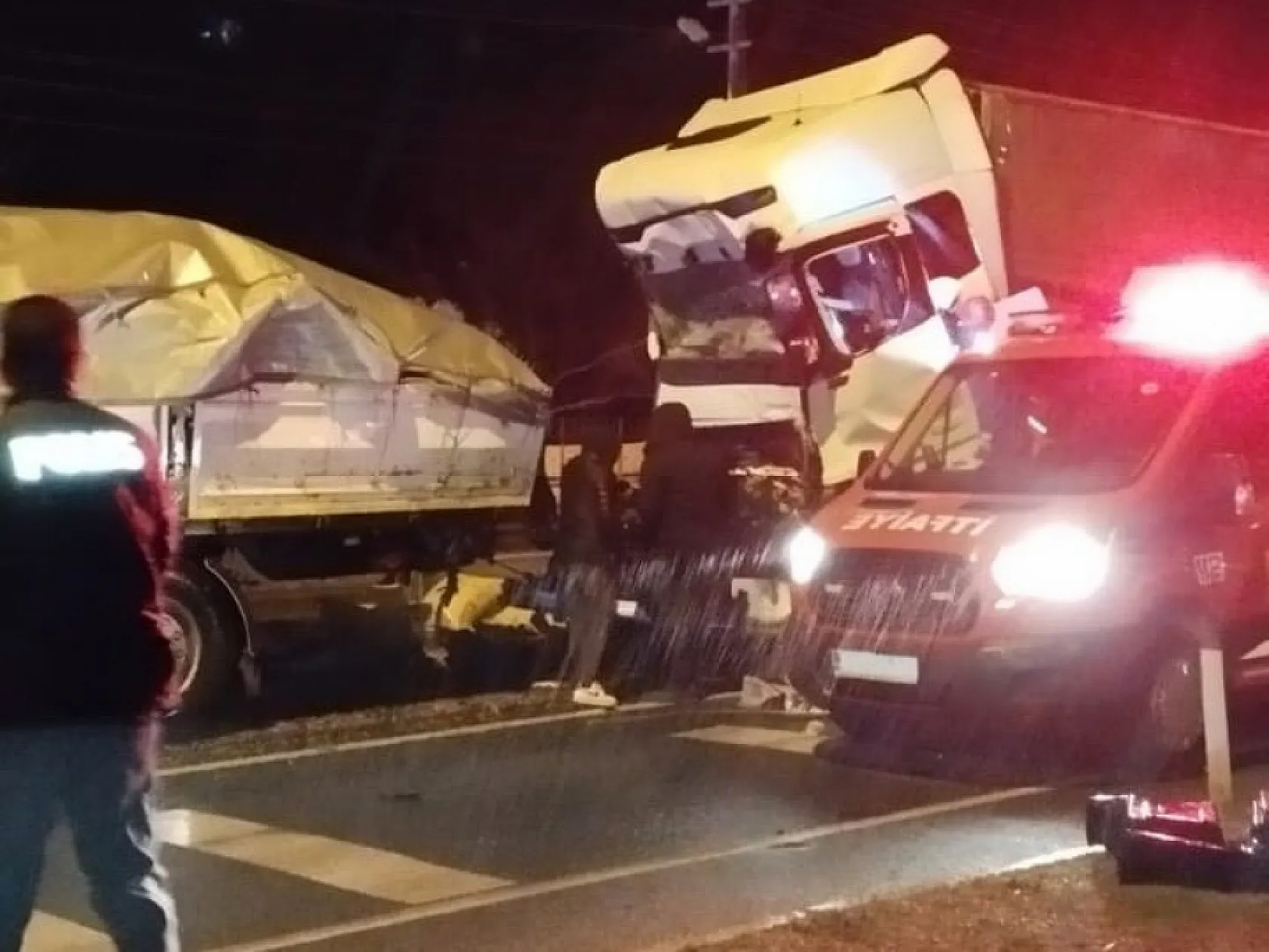 4 tır zincirleme çarpıştı 1 ölü 3 yaralı