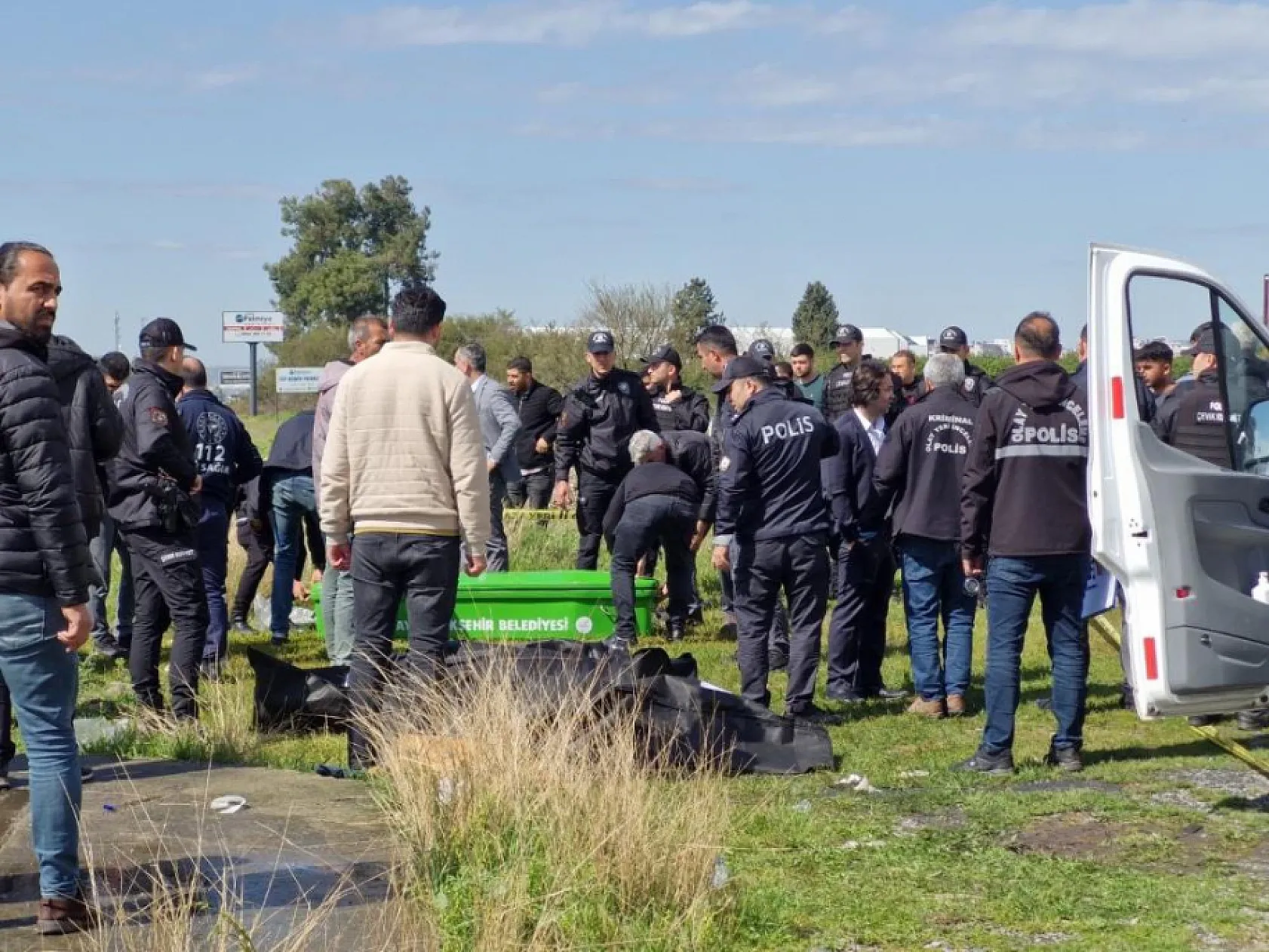 Otomobil tıra çarptı, can pazarında 5 ölü