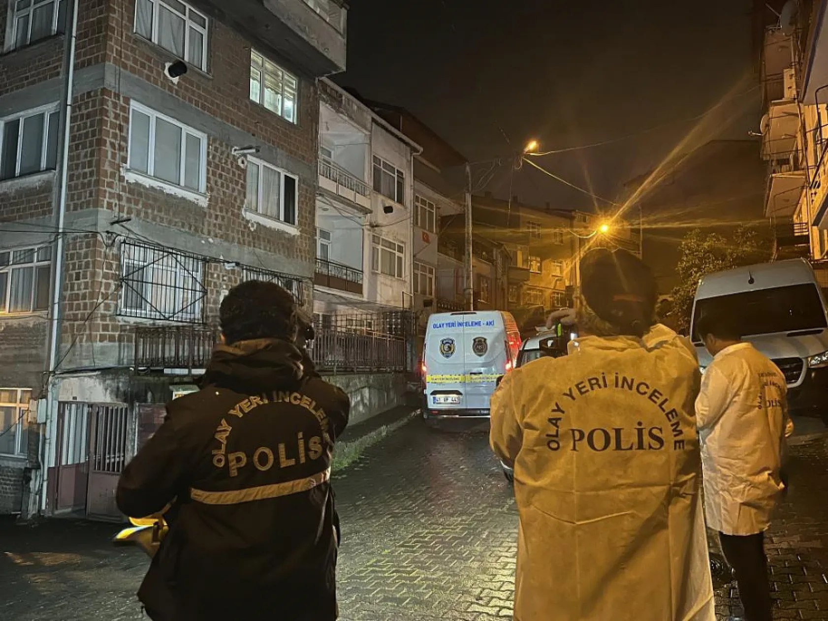 Abisinin boğazını keserek öldürdü