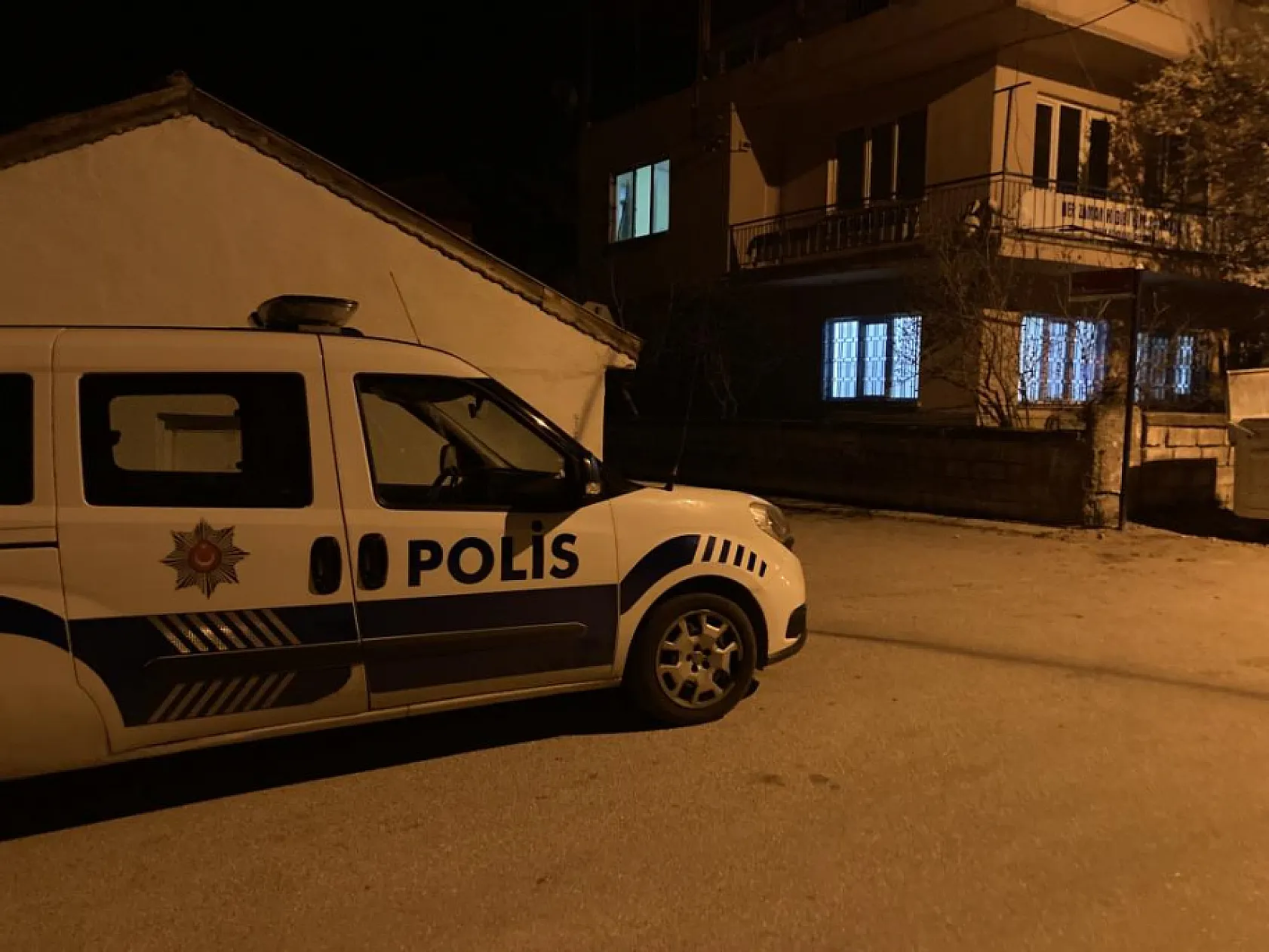 Çıkan kavgada üvey babasını bıçakladı