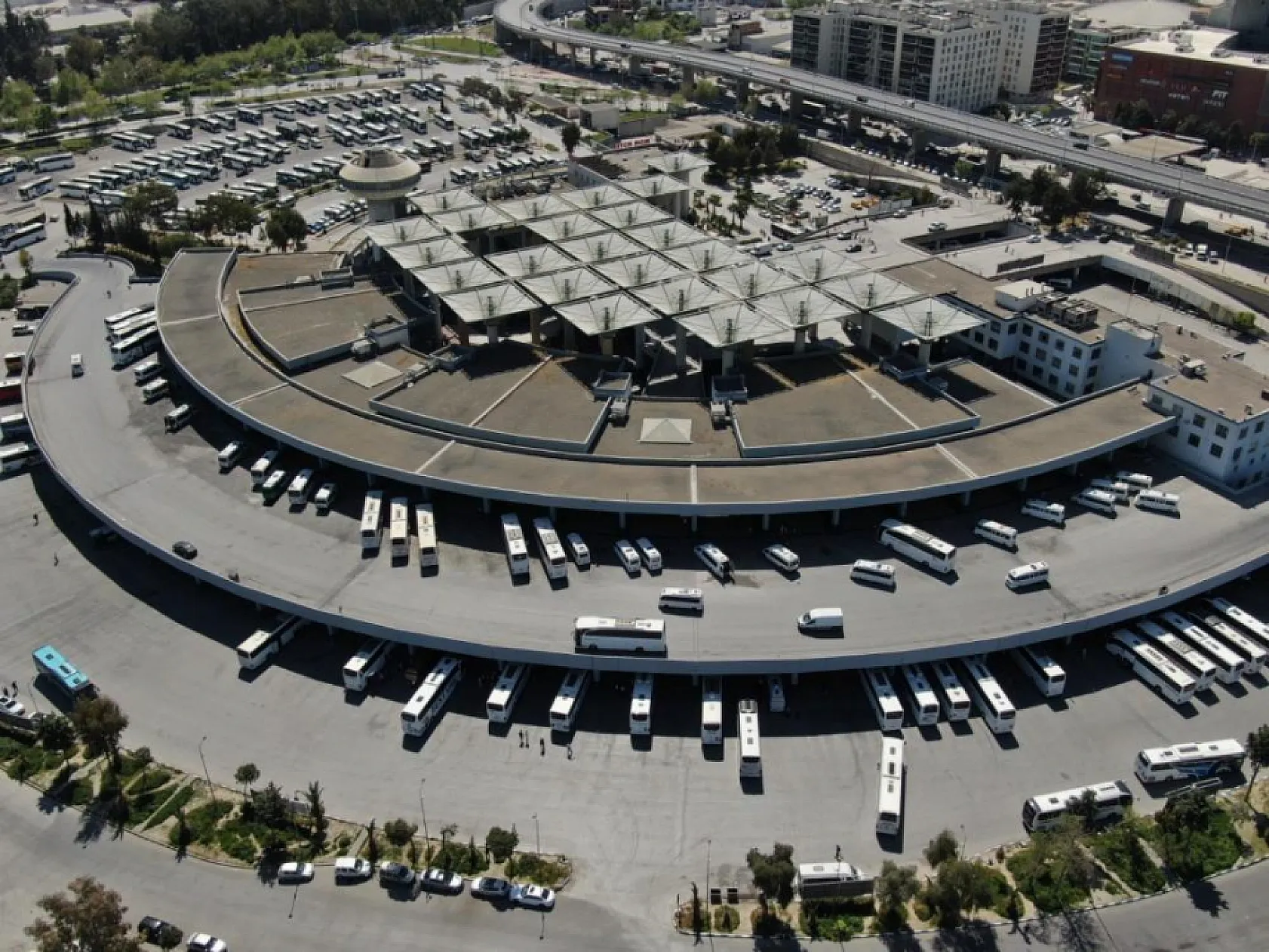 Otobüs biletleri tükendi, günde 800'e yakın araç çıkış yapıyor