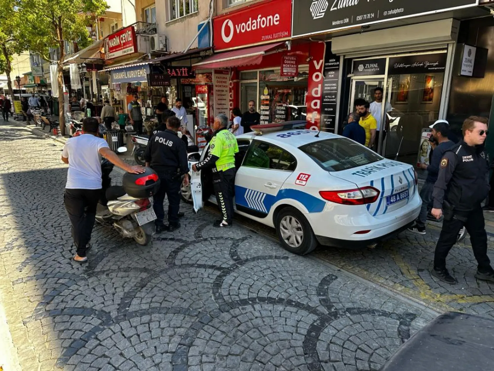 Motosiklet sürücüsü polisin 'Dur' ihtarına uymadı, kaza yaptı