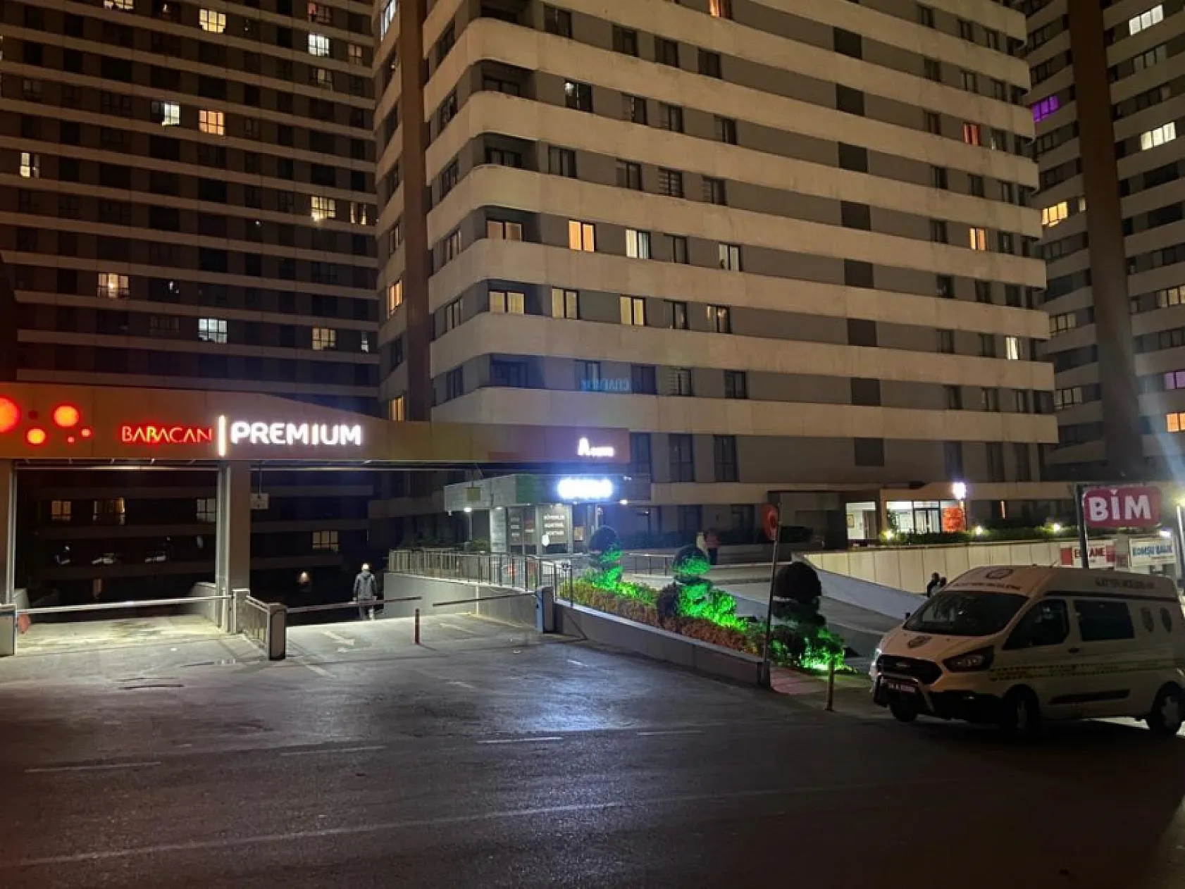 Rezidansın 30. katından düşen 24 yaşındaki kız hayatını kaybetti