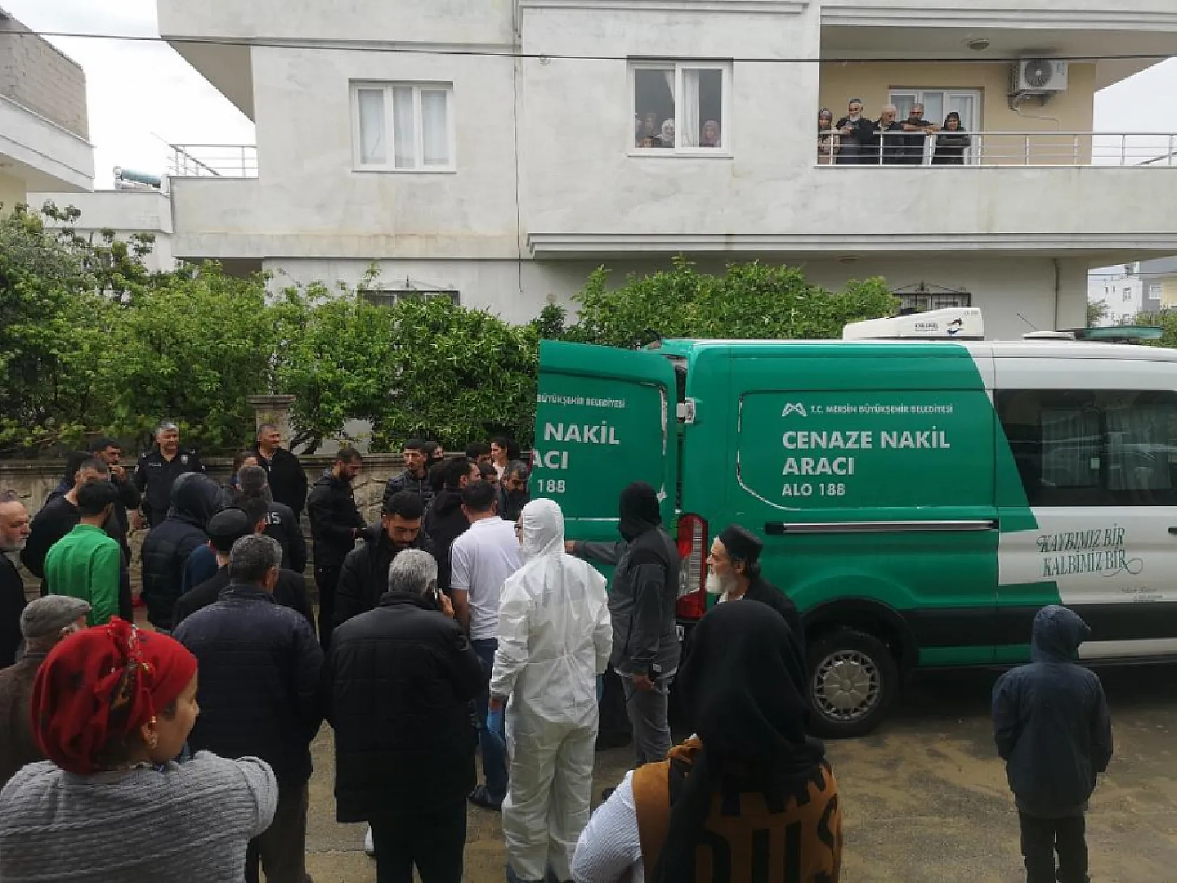 Evden kaçıp evlenen hamile kardeşini sokak ortasında silahla vurarak öldürdü