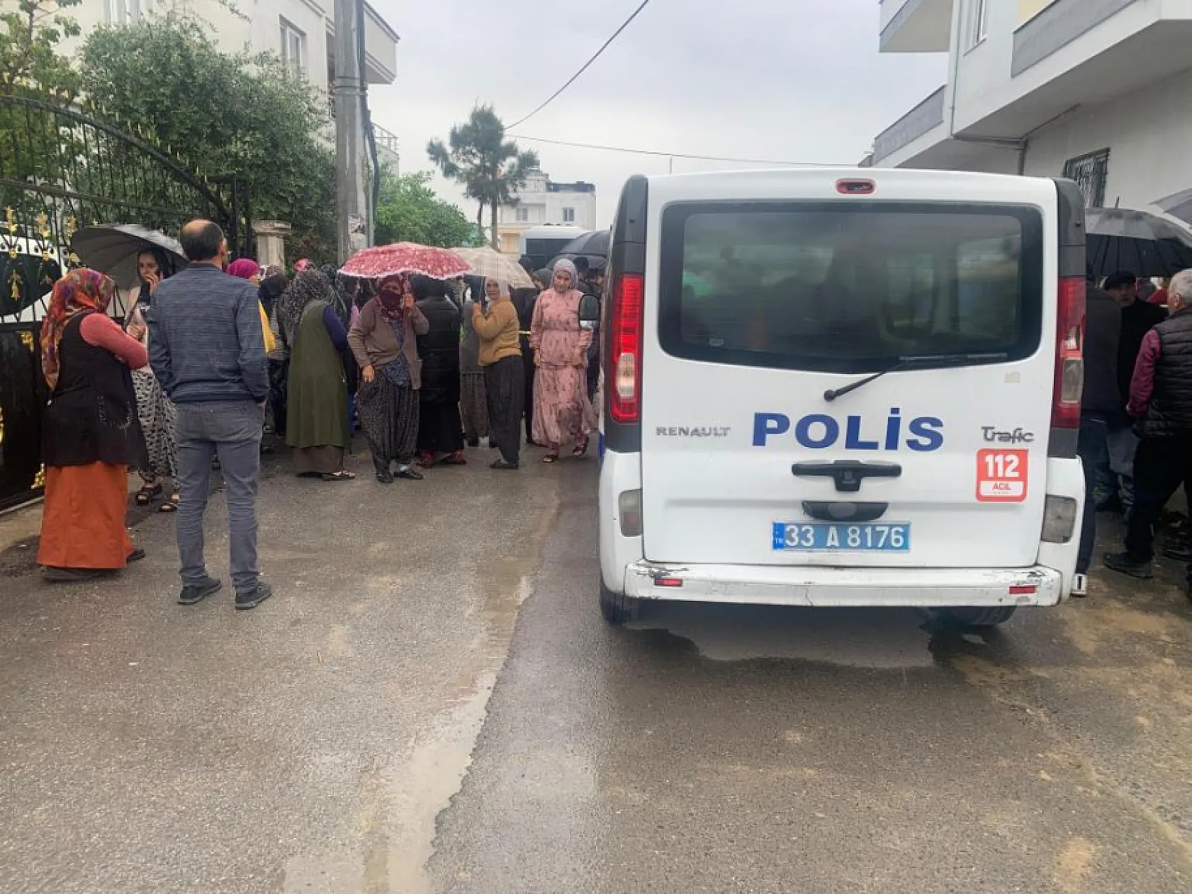 Evden kaçıp evlenen hamile kardeşini sokak ortasında silahla vurarak öldürdü