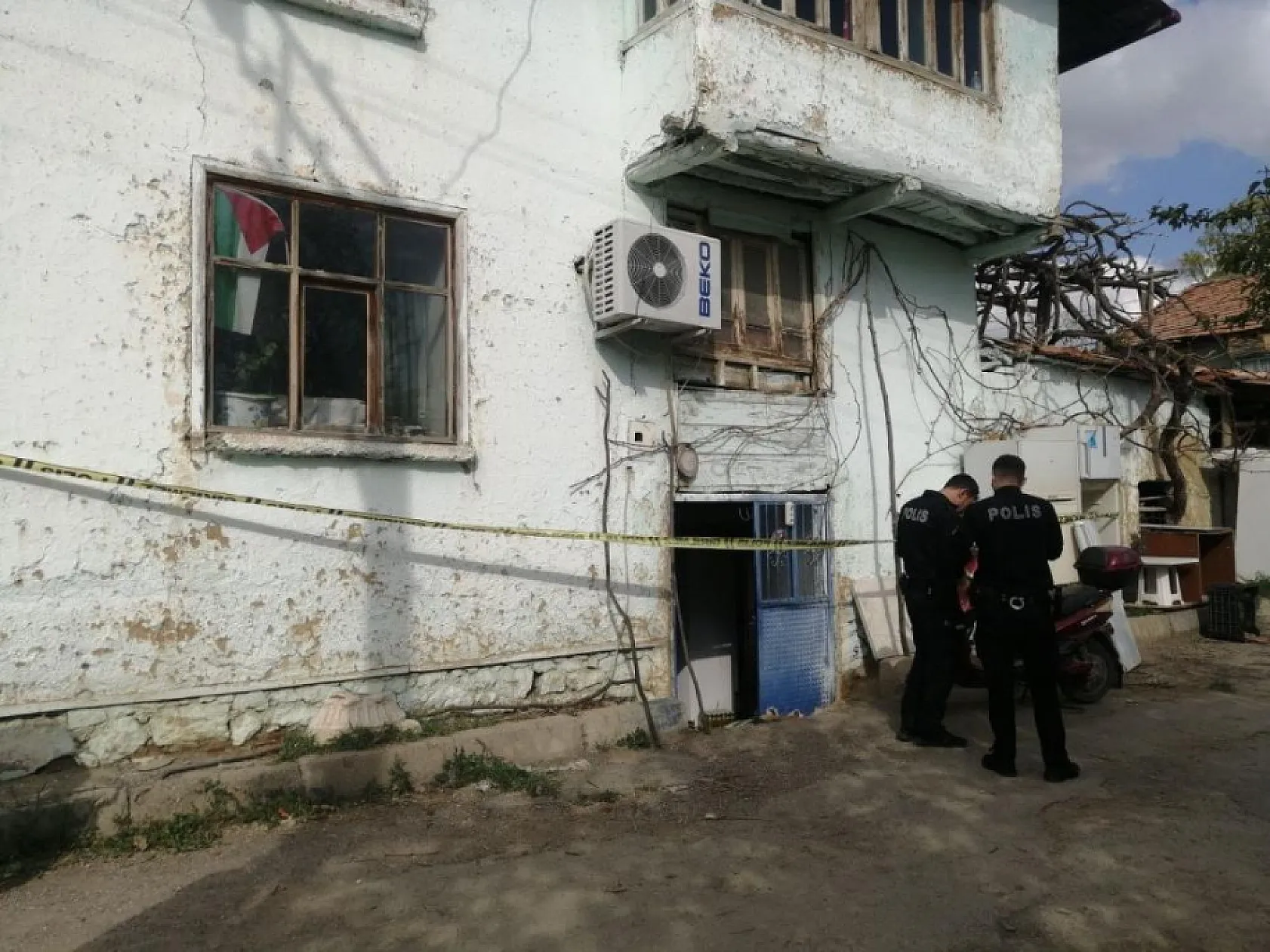 İnfaz koruma memuru, evinde ölü bulundu