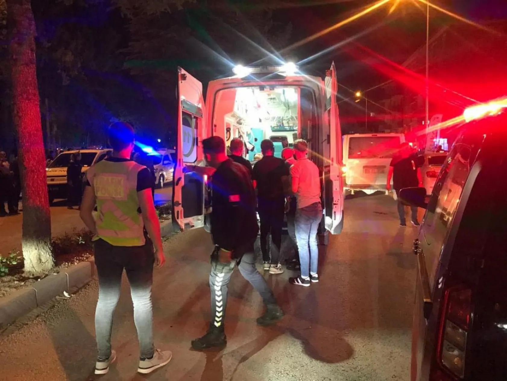 Pastanede oturan 2 kişiye silahlı saldırı: 1 ölü, 1 yaralı