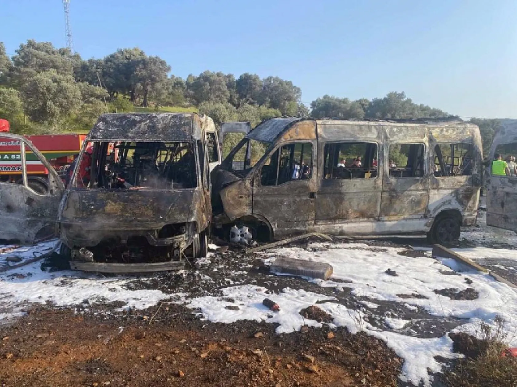 Muğla'da iki minibüs çarpıştı, 4'ü ağır 14 yaralı