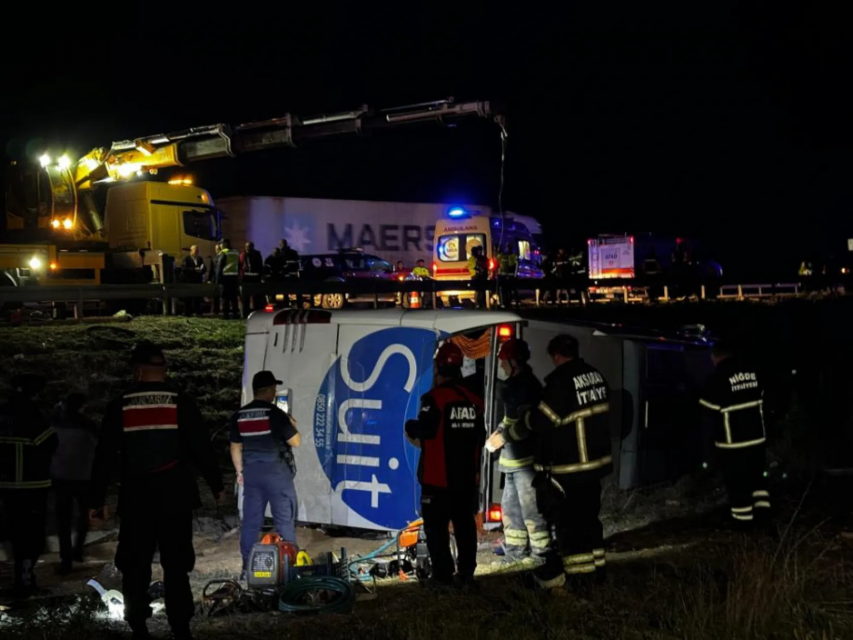 İnanılmaz kaza! Otobüsün şarampole devrilmesi sonucu 2 ölü ve onlarca yaralı..
