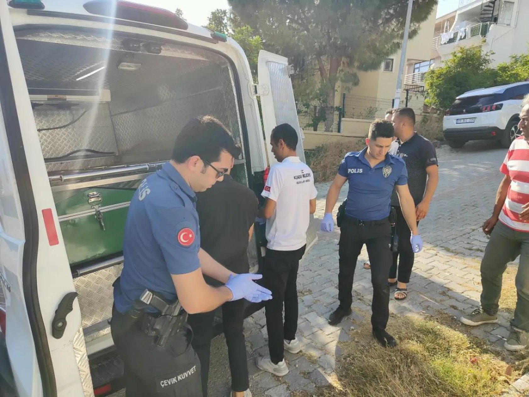 Ölüm yaşlı adamı çatıda yakaladı