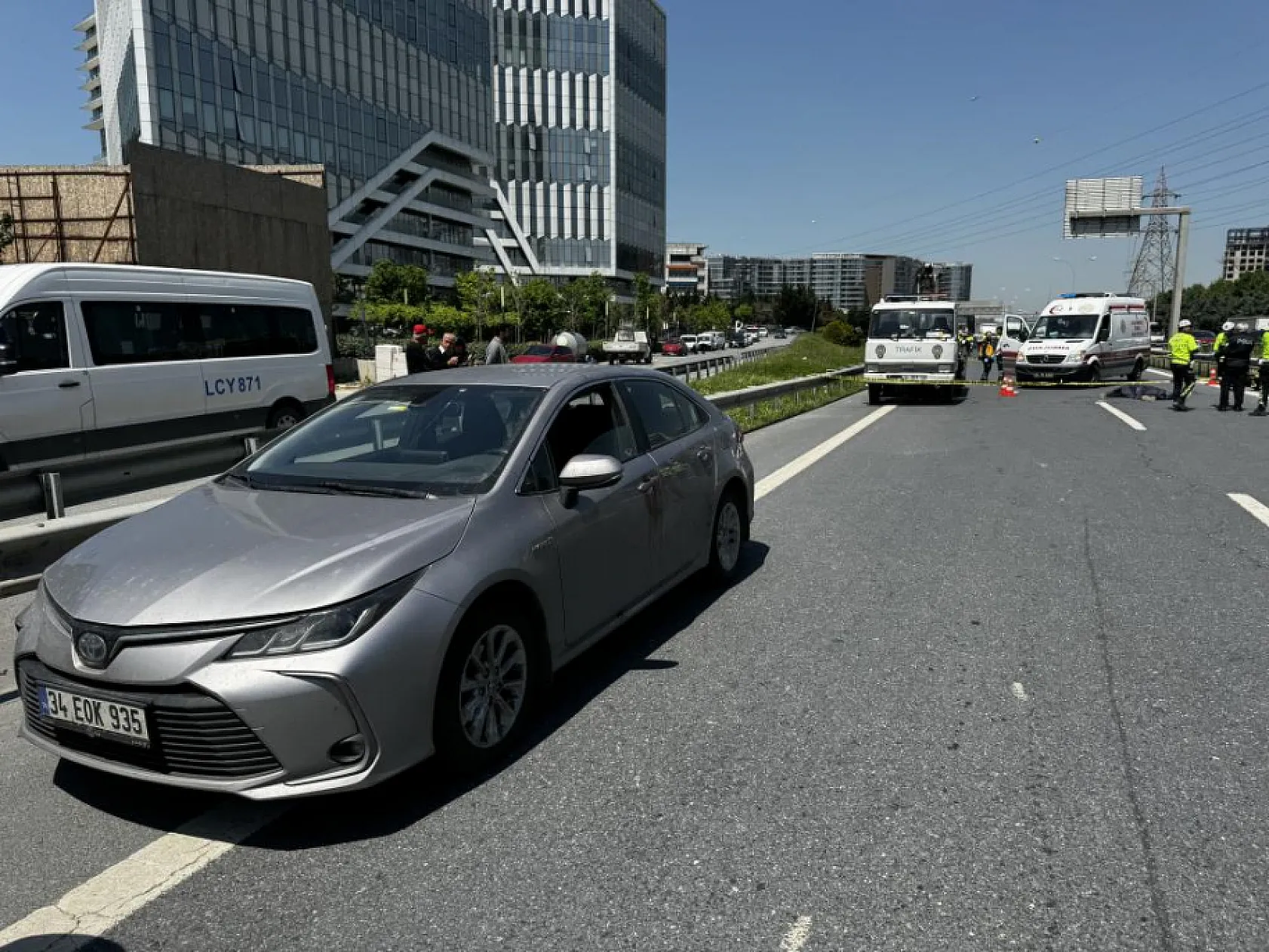 'Makas' faciası: Motosiklet sürücüsü bariyere çarptı, arkadaşı hayatını kaybetti