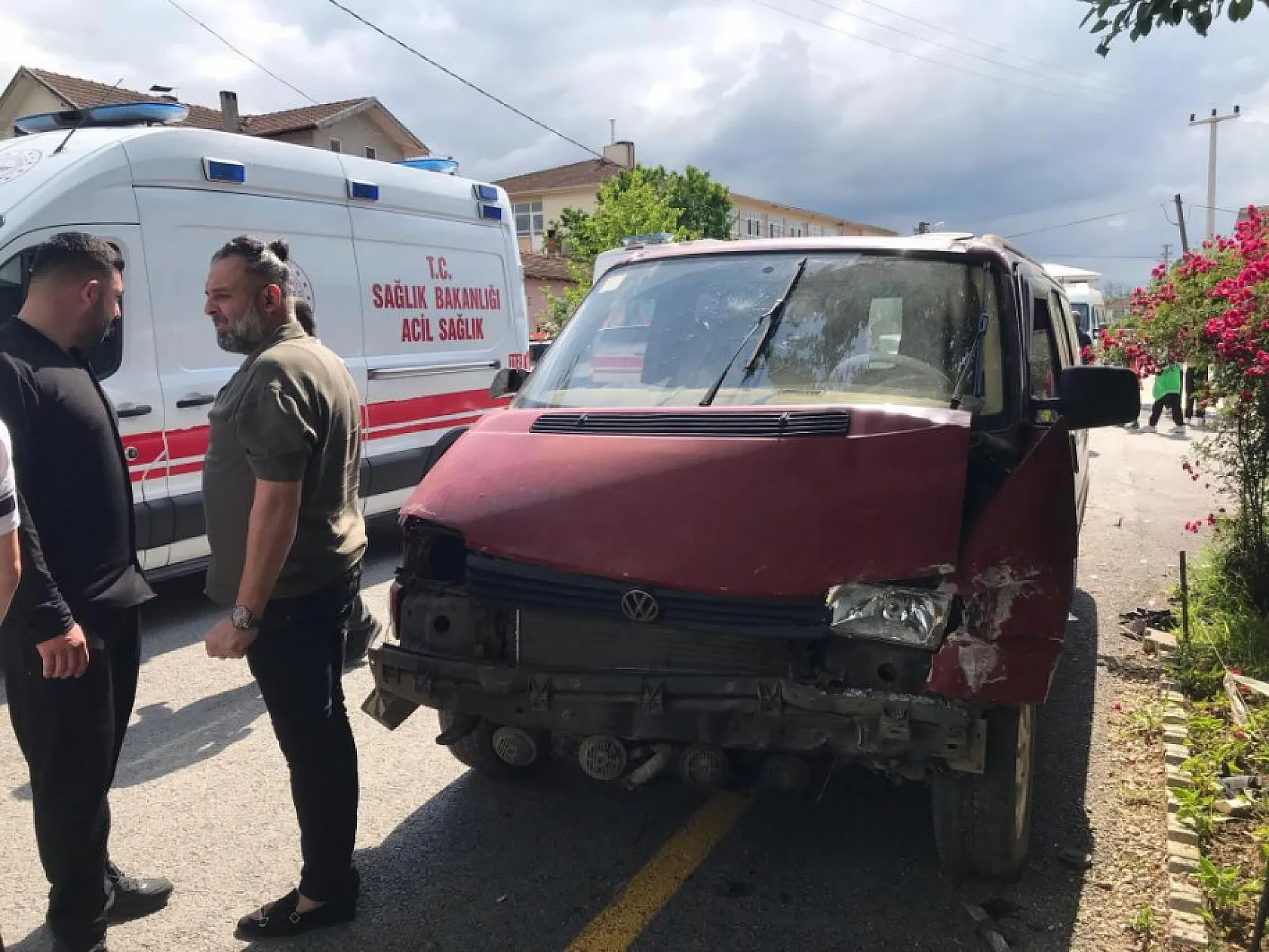 Ehliyetsiz sürücünün karıştığı kazada 3 kişi yaralandı
