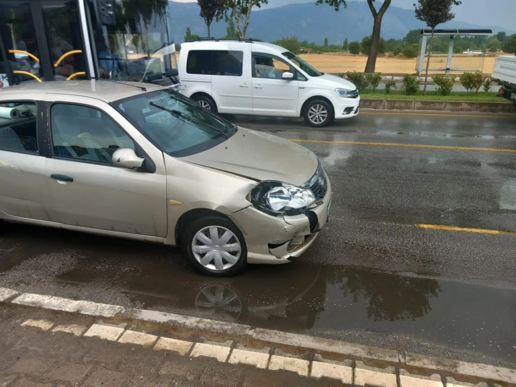 Menteşe'de 6 araçlı zincirleme trafik kazası