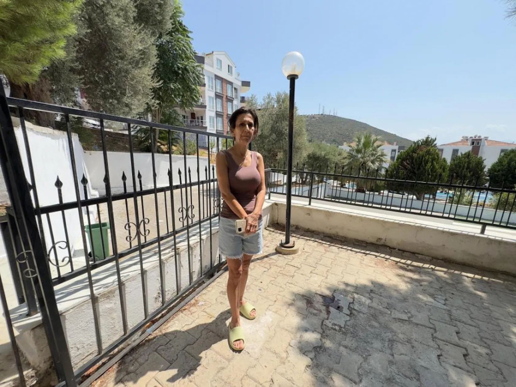 Site içerisinde bulunan direkteki kaçak akım, 16 yaşındaki çocuğu hayattan kopardı
