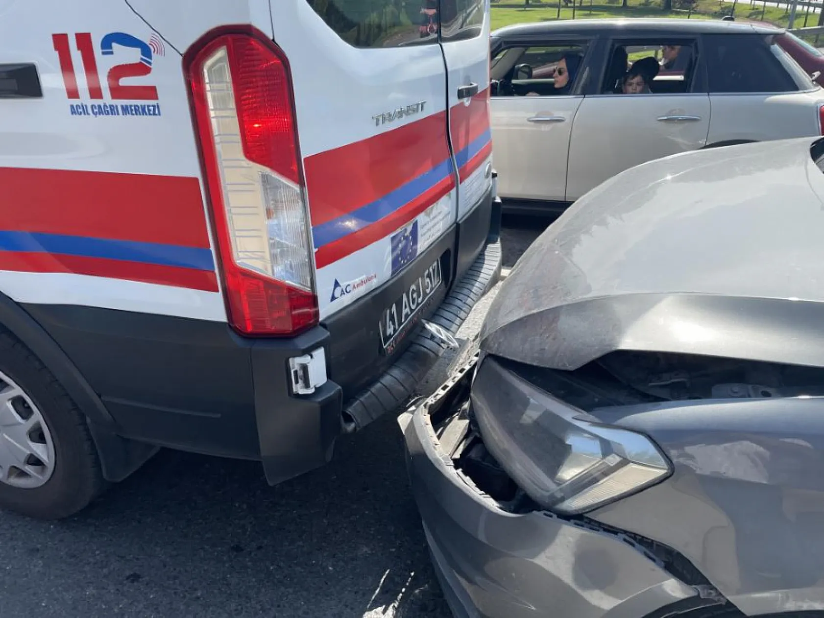 İçinde anne ve bebek olan yenidoğan ambulansı kazaya karıştı: 1 yaralı