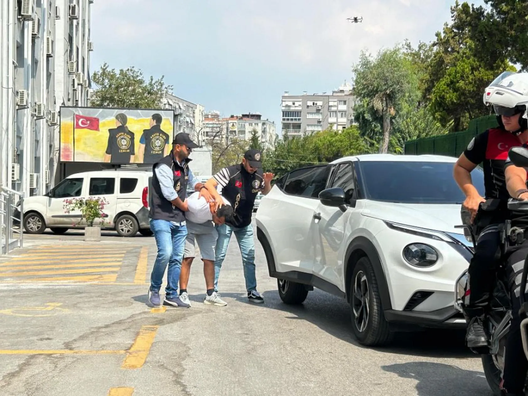 2 kişiyi öldürüp 3 kişiyi de yaralayan caninin görüntüleri ortaya çıktı