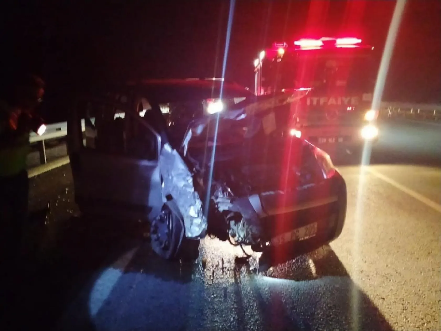 Kontrolden çıkan otomobile arkadan gelen araç çarptı 5 yaralı