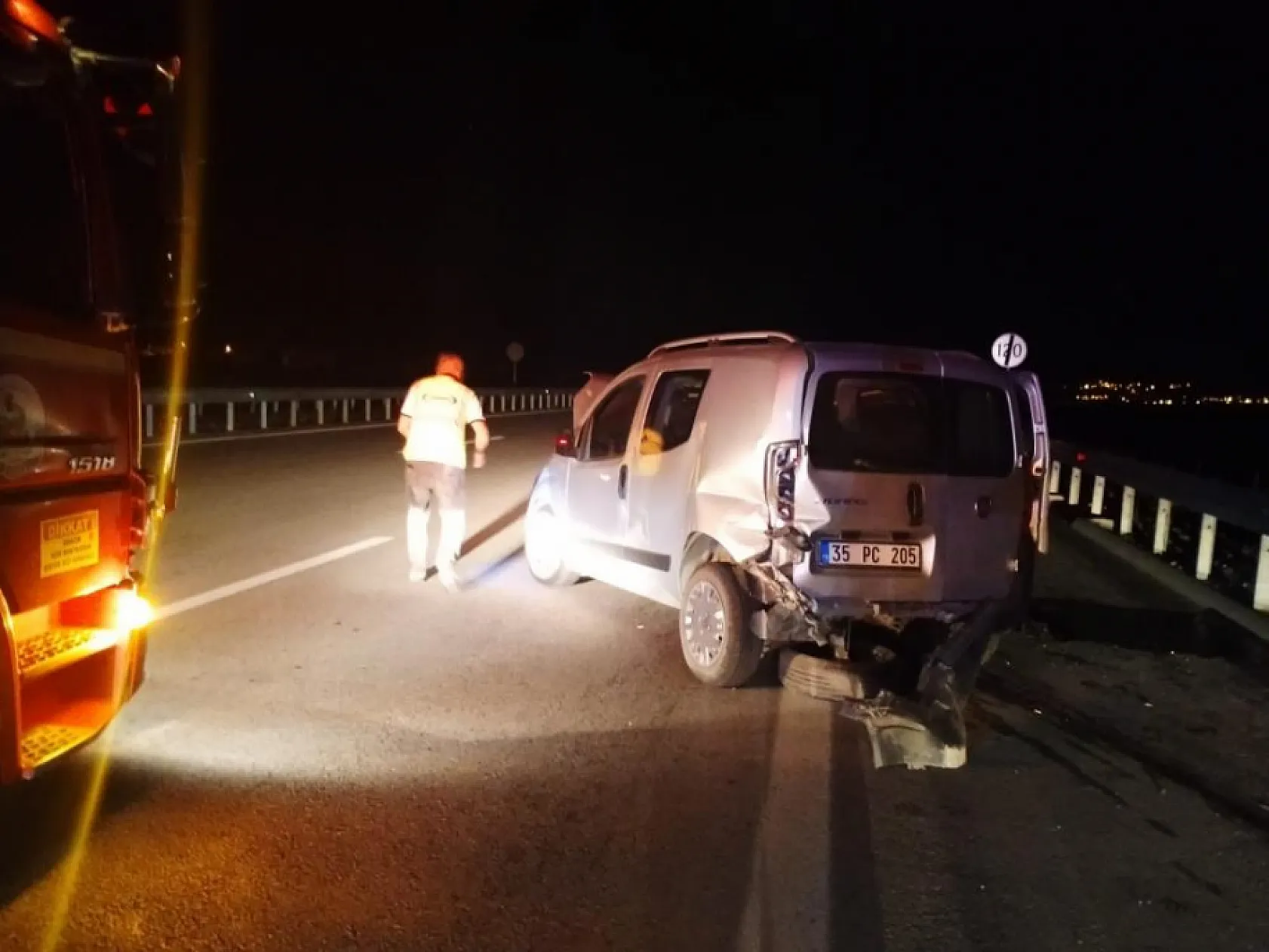Kontrolden çıkan otomobile arkadan gelen araç çarptı 5 yaralı