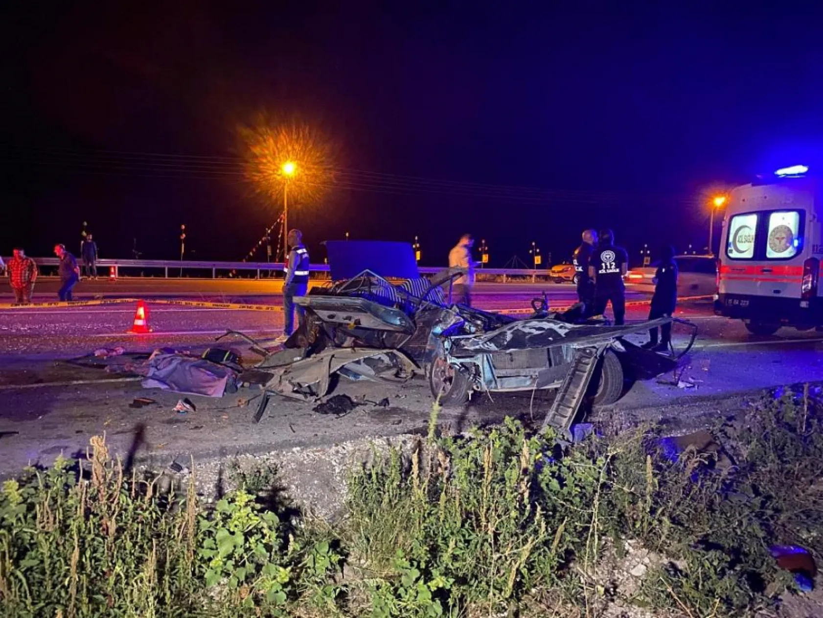 Burdur-Fethiye Karayolu'nda Feci Kaza: Takla Atan Araç Karşı Şeride Uçtu, 2 Ölü, 3 Yaralı