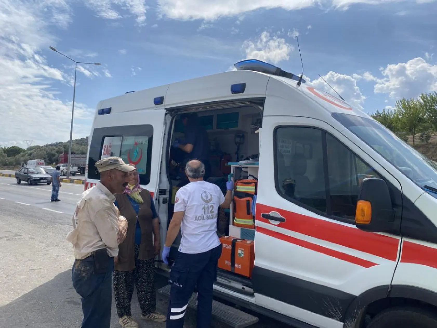 İşçileri taşıyan traktör devrildi: 11 yaralı