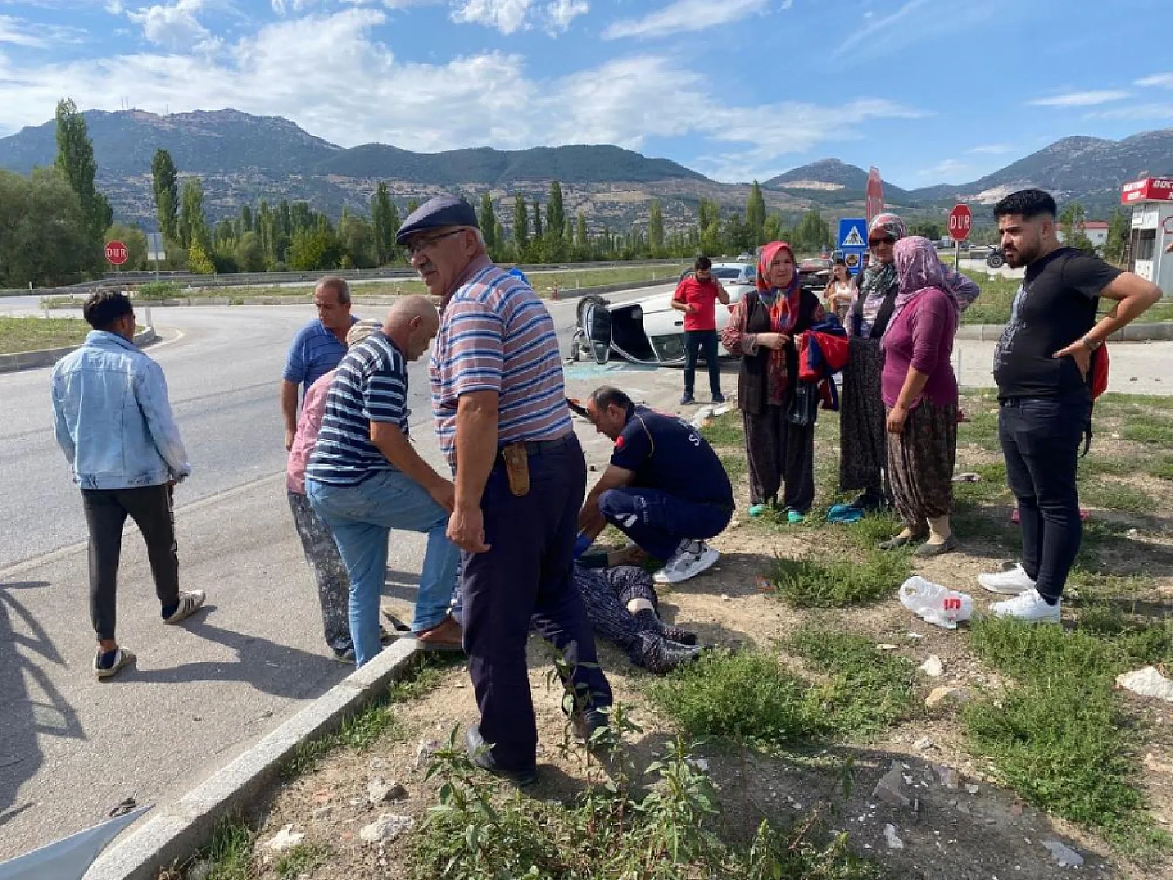 İki otomobil feci şekilde çarpıştı: 4 yaralı
