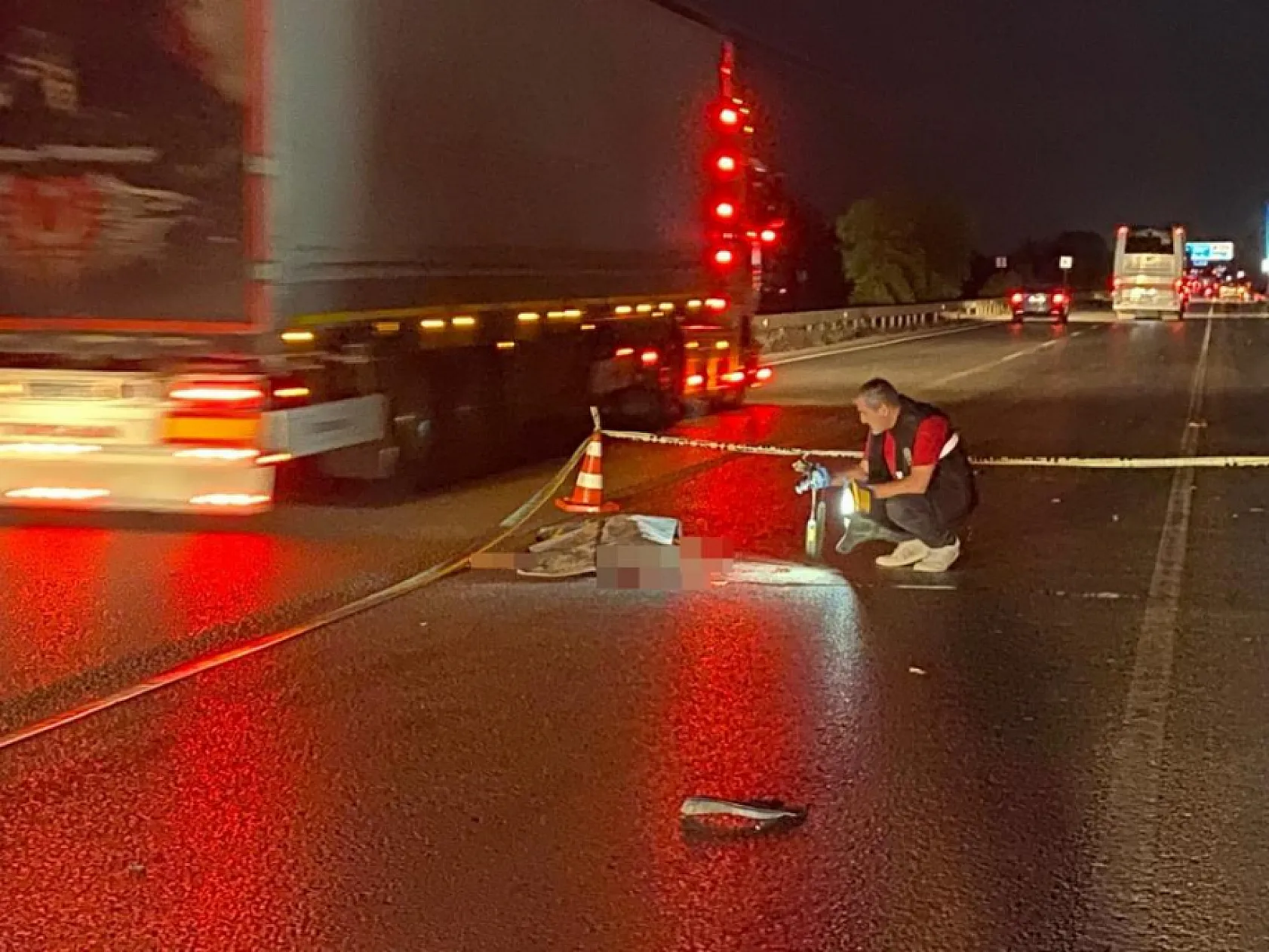 Önce motosiklet ardından otomobil çarpması sonucu hayatını kaybetti