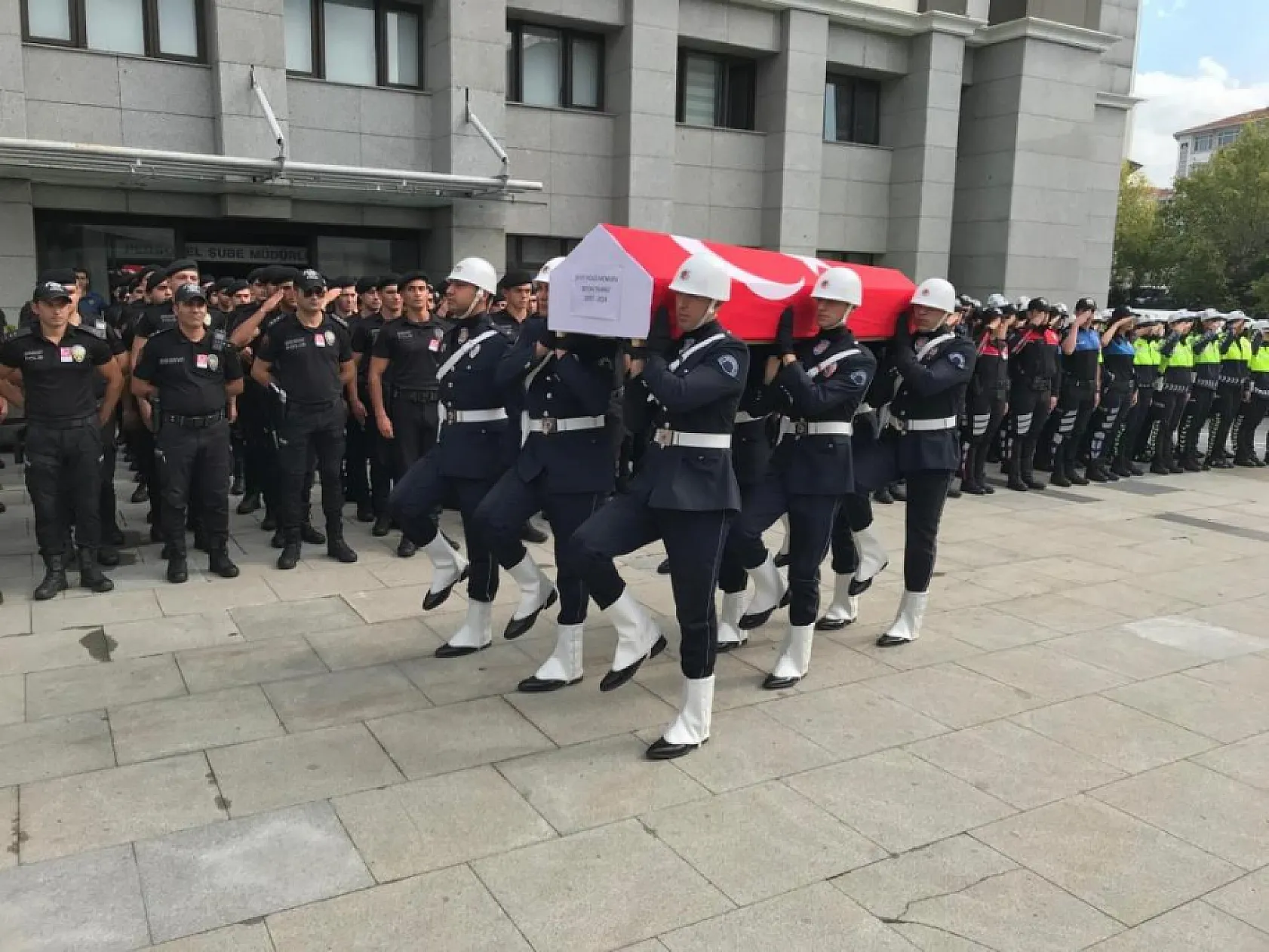Şehit edilen polis memuru Şeyda Yılmaz için tören düzenlendi