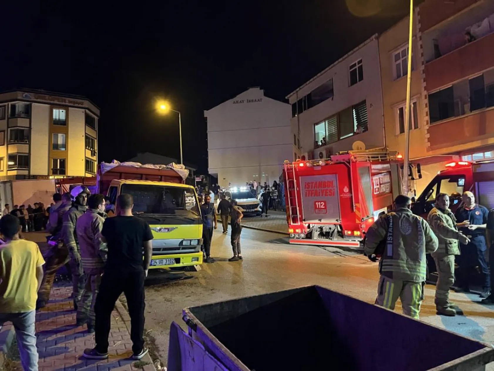 Demir yüklü kamyonet devrildi, 3 çocuk demirlerin altında kaldı