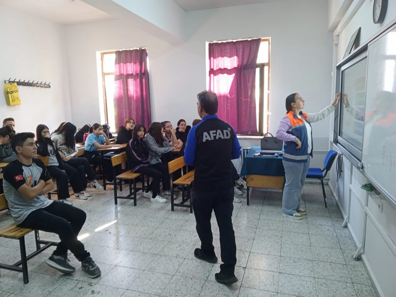 Muğla'da okul afet farkındalık eğitimi