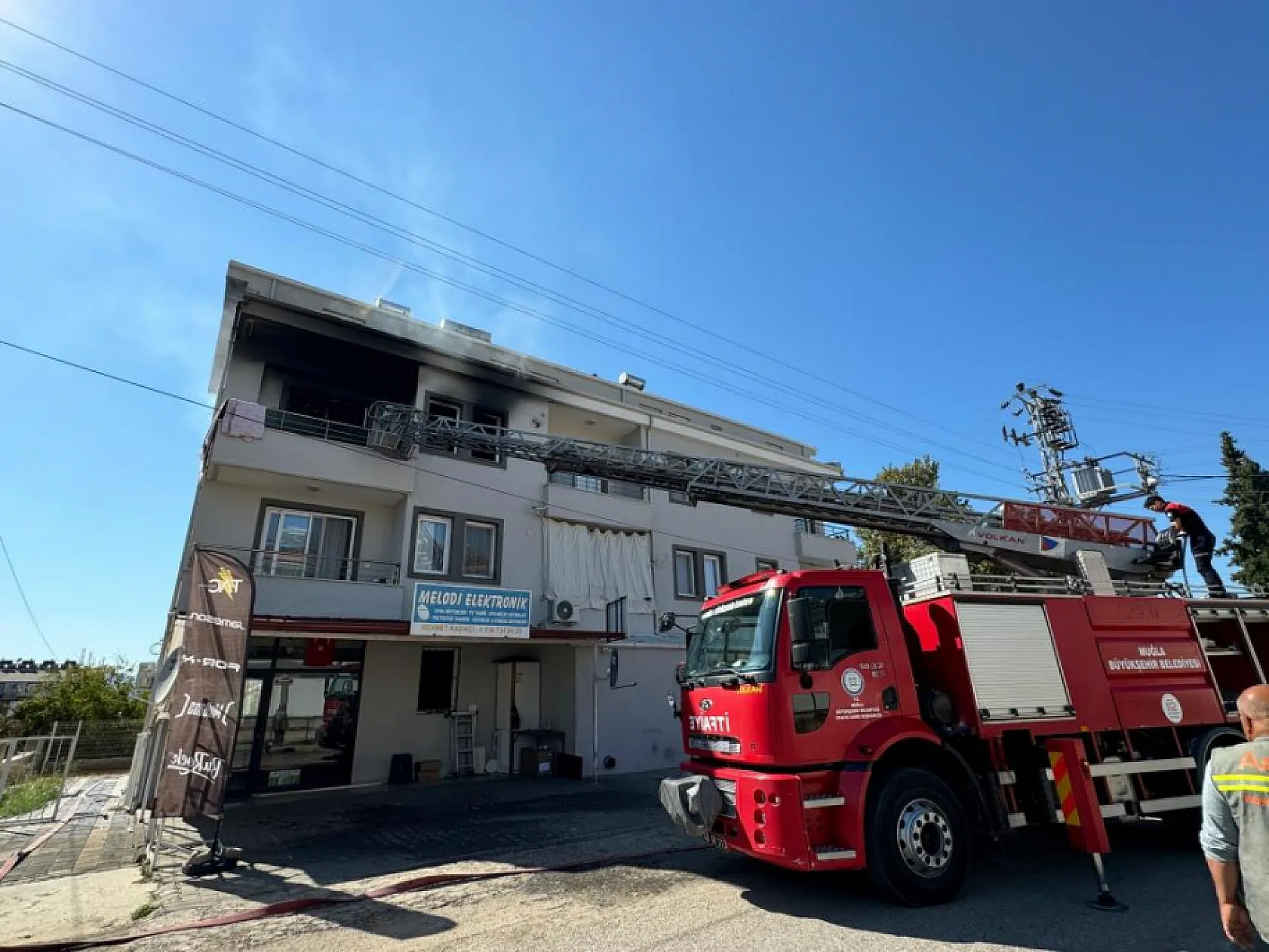 Fethiye'de çakmakla oynayan çocuk yangın çıkardı